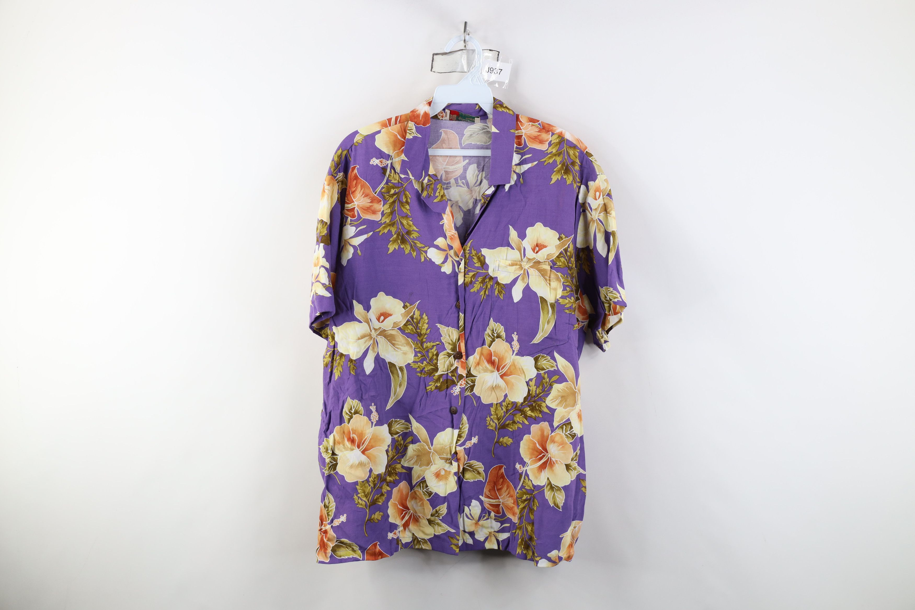 Vintage Vintage 90s Streetwear Rayon Gabardine Hawaiian Button Shirt Size M / US 6-8 / IT 42-44 - 1 Thumbnail