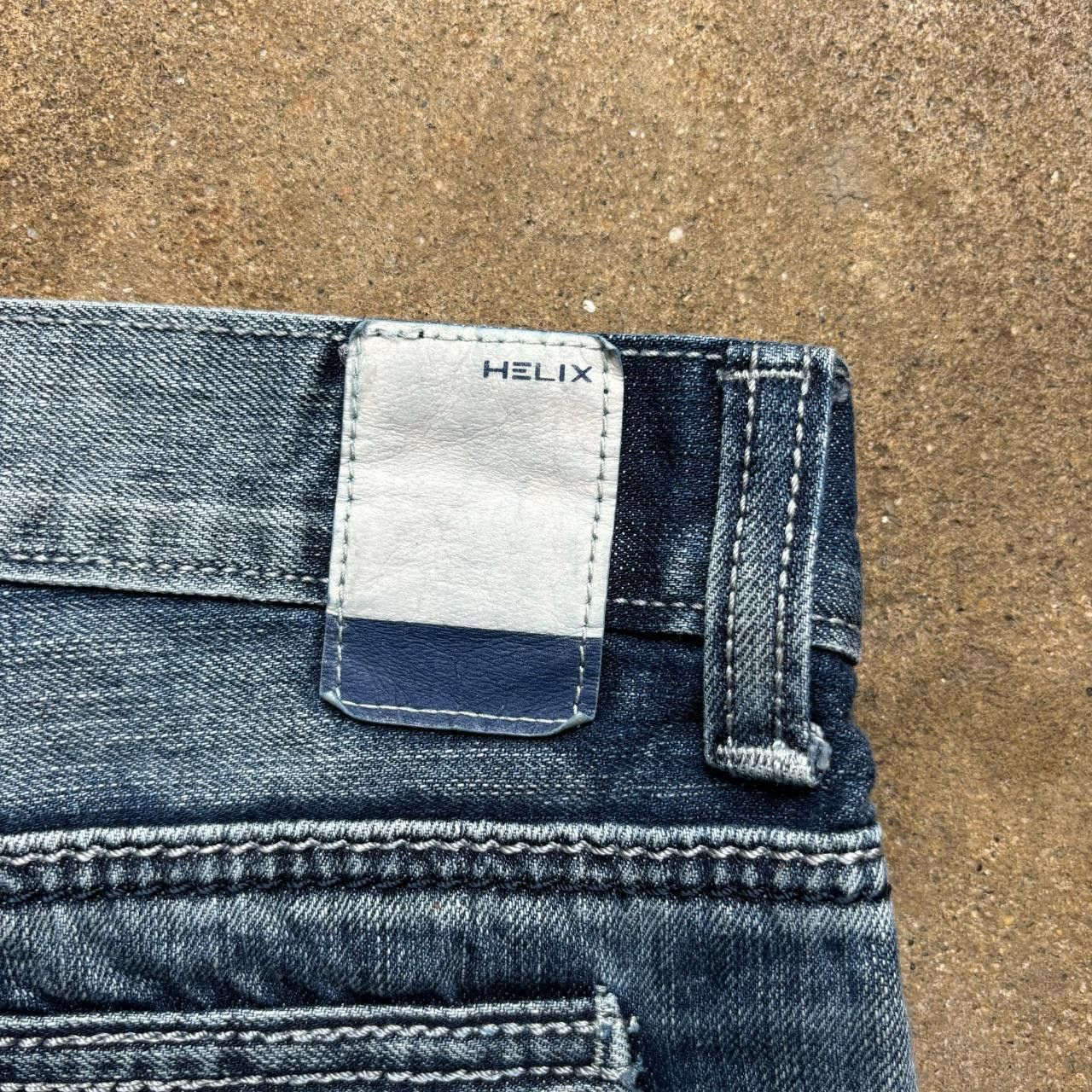 Helix Helix Light Wash Wide Baggy Jeans with Back Pocket Detailing Size US 34 / EU 50 - 3 Thumbnail