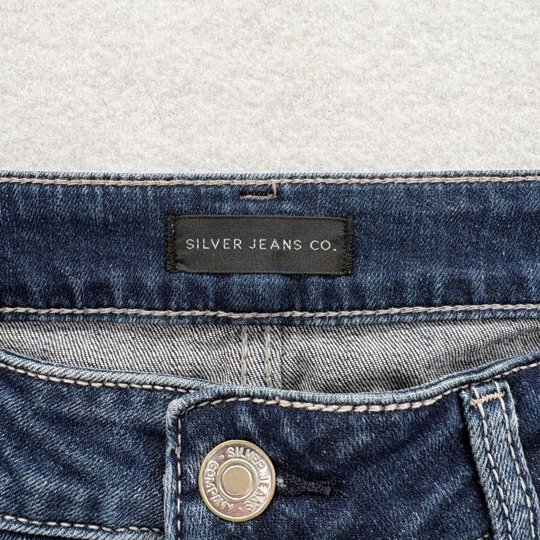 Silver Jeans Co. VINTAGE? No. Silver Jeans Elyse Skinny Womens 10 Blue Mid Rise Curvy Fit Stretch Denim Grunge Size 32" / US 10 / IT 46 - 6 Thumbnail