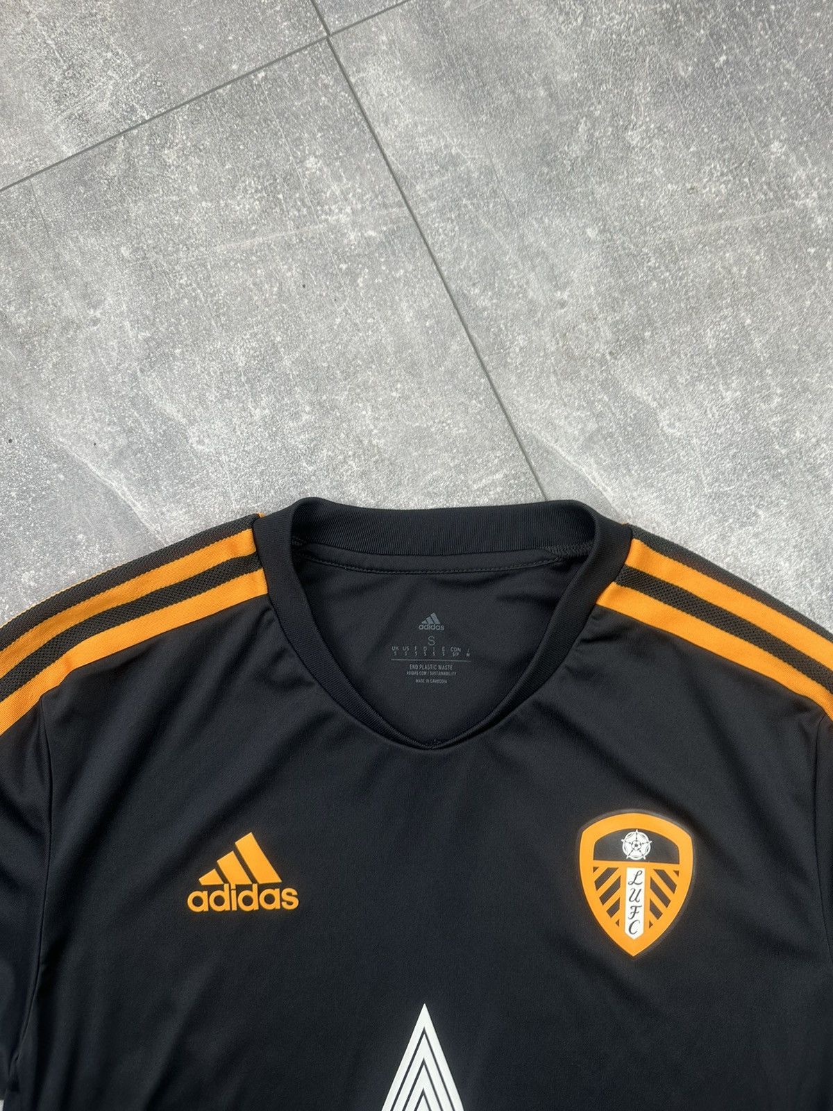Vintage Adidas Leeds United Home Soccer Jersey 2022 Size US S / EU 44-46 / 1 - 7 Thumbnail