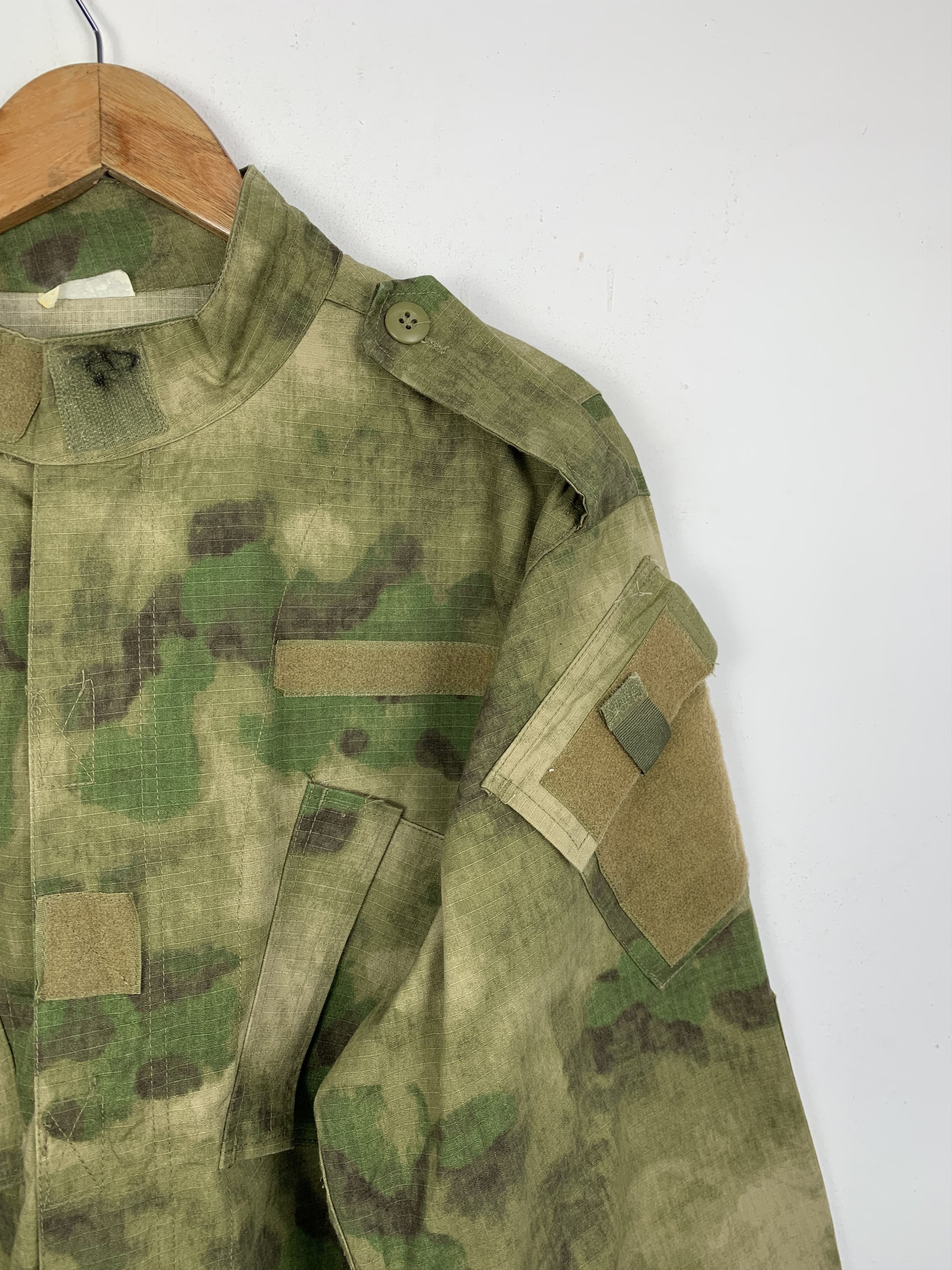 Vintage Vintage 70s Military Army Combat Camo Jacket J1460 Size US L / EU 52-54 / 3 - 9 Thumbnail