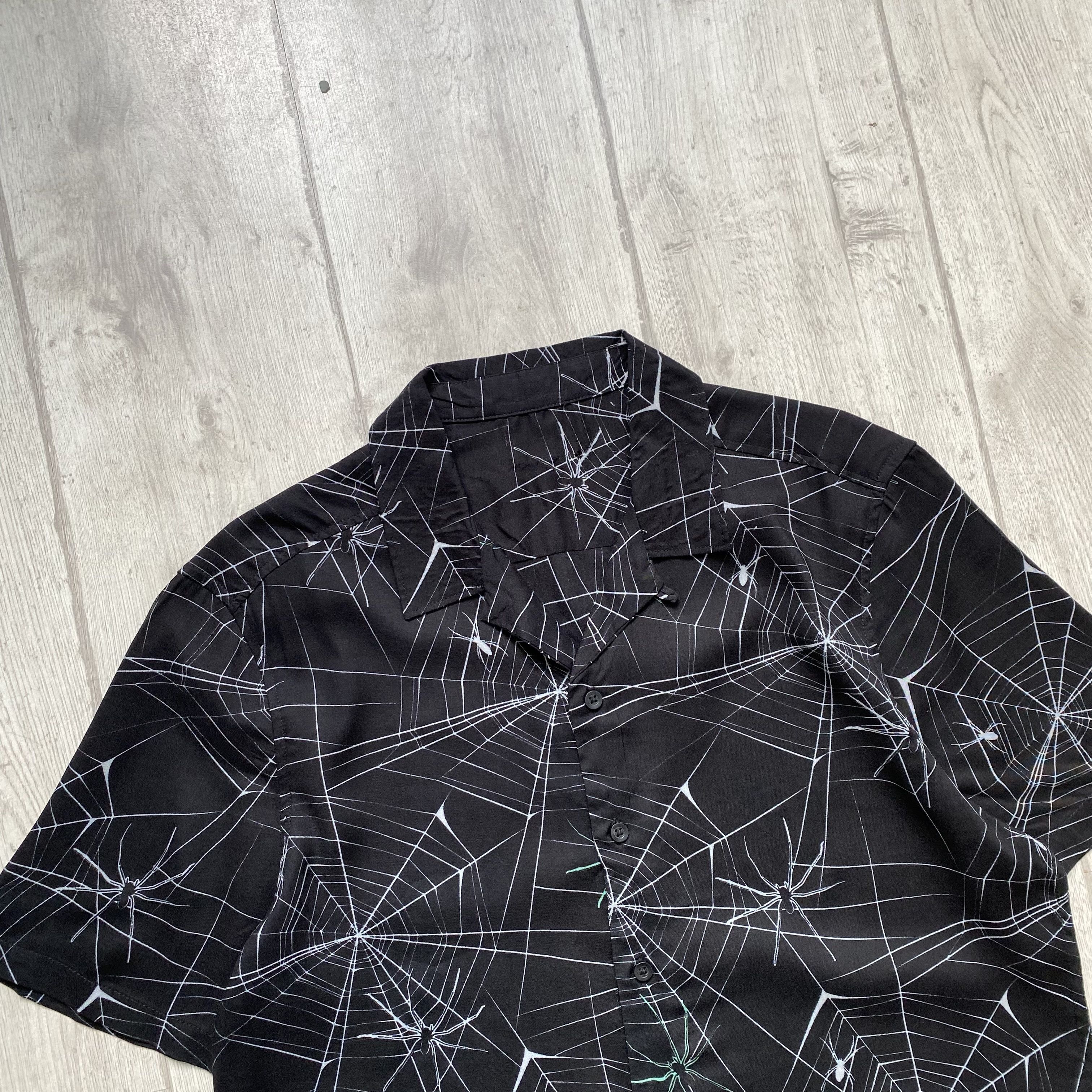Japanese Brand 🕷️ Crazy Shirts Spider Web print shorts sleeve hawaiian Size US M / EU 48-50 / 2 - 2 Thumbnail