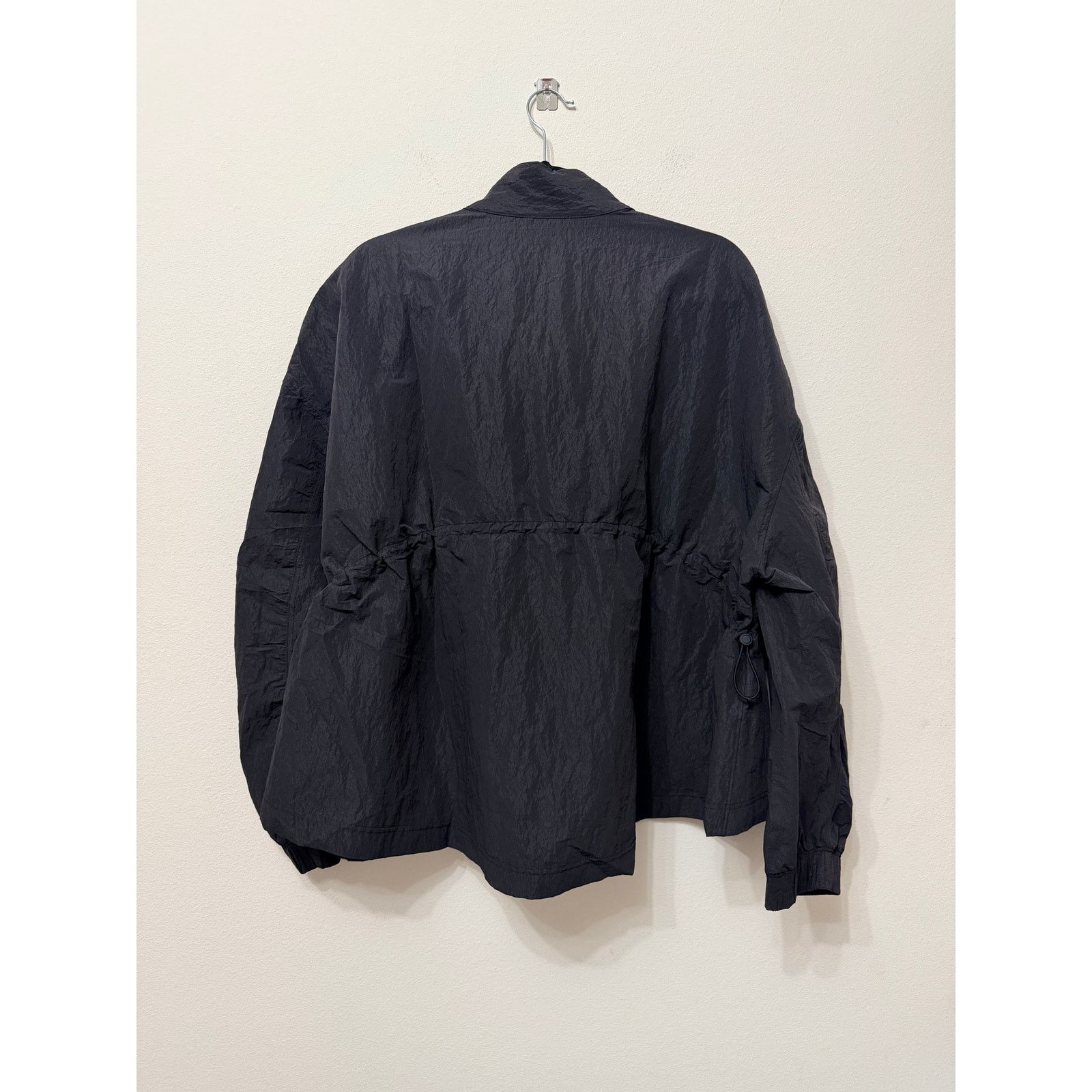 Lululemon NWT Lululemon Women’s Crinkle Nylon Cinchable Jacket Sz XL Size XL / US 12-14 / IT 48-50 - 5 Thumbnail