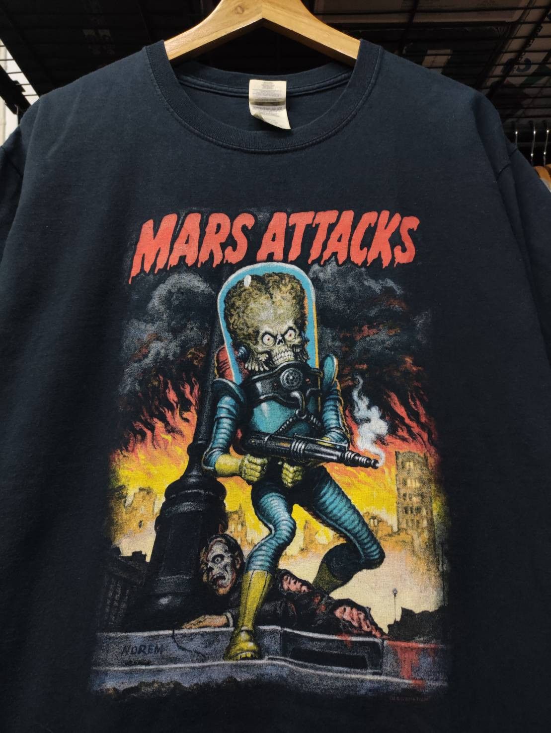 Vintage Vtg Mars Attacks! " City Destruction " Movie Promo T-Shirt Size US L / EU 52-54 / 3 - 1 Thumbnail
