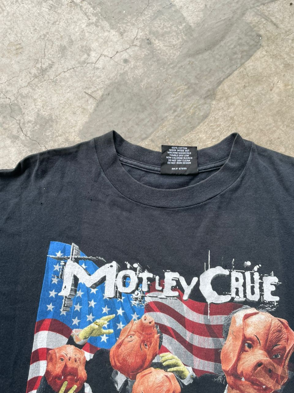 Band Tees Vintage 90s Motley Crue PIG Generation Swine band Tees Size US L / EU 52-54 / 3 - 5 Thumbnail