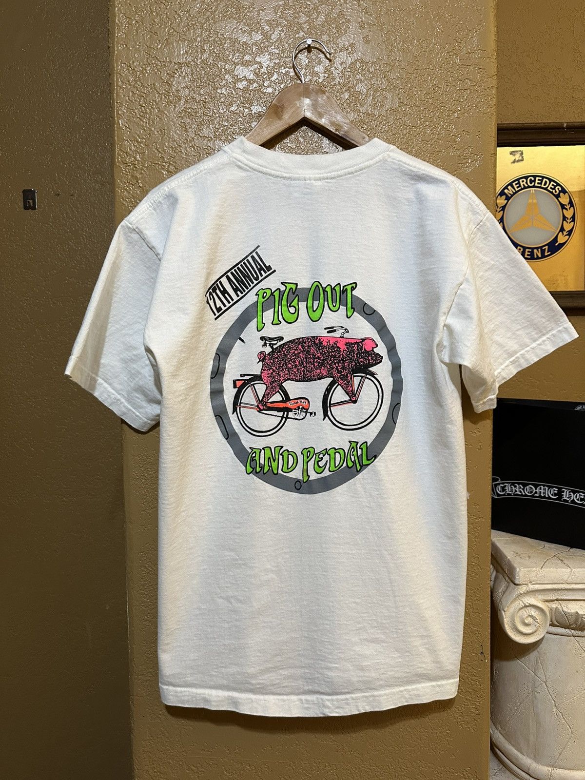 4GSELLER × Vintage Vintage 90s Pig Out And Pedal Bike Tee Art Size US L / EU 52-54 / 3 - 1 Thumbnail