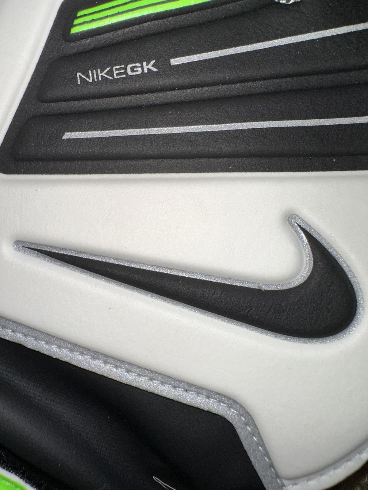 Nike Nike Youth Goalkeeper Volt Black White GK Classic Glove Size ONE SIZE - 4 Thumbnail