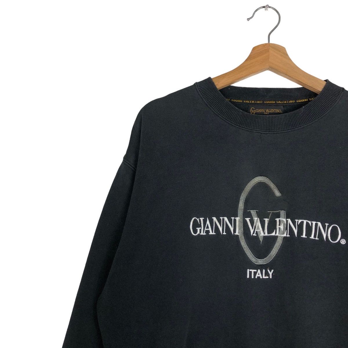 Japanese Brand 🔥90’s Vintage Sweatshirt Crewneck Gianni Valentino Big Logo Size US M / EU 48-50 / 2 - 7 Thumbnail