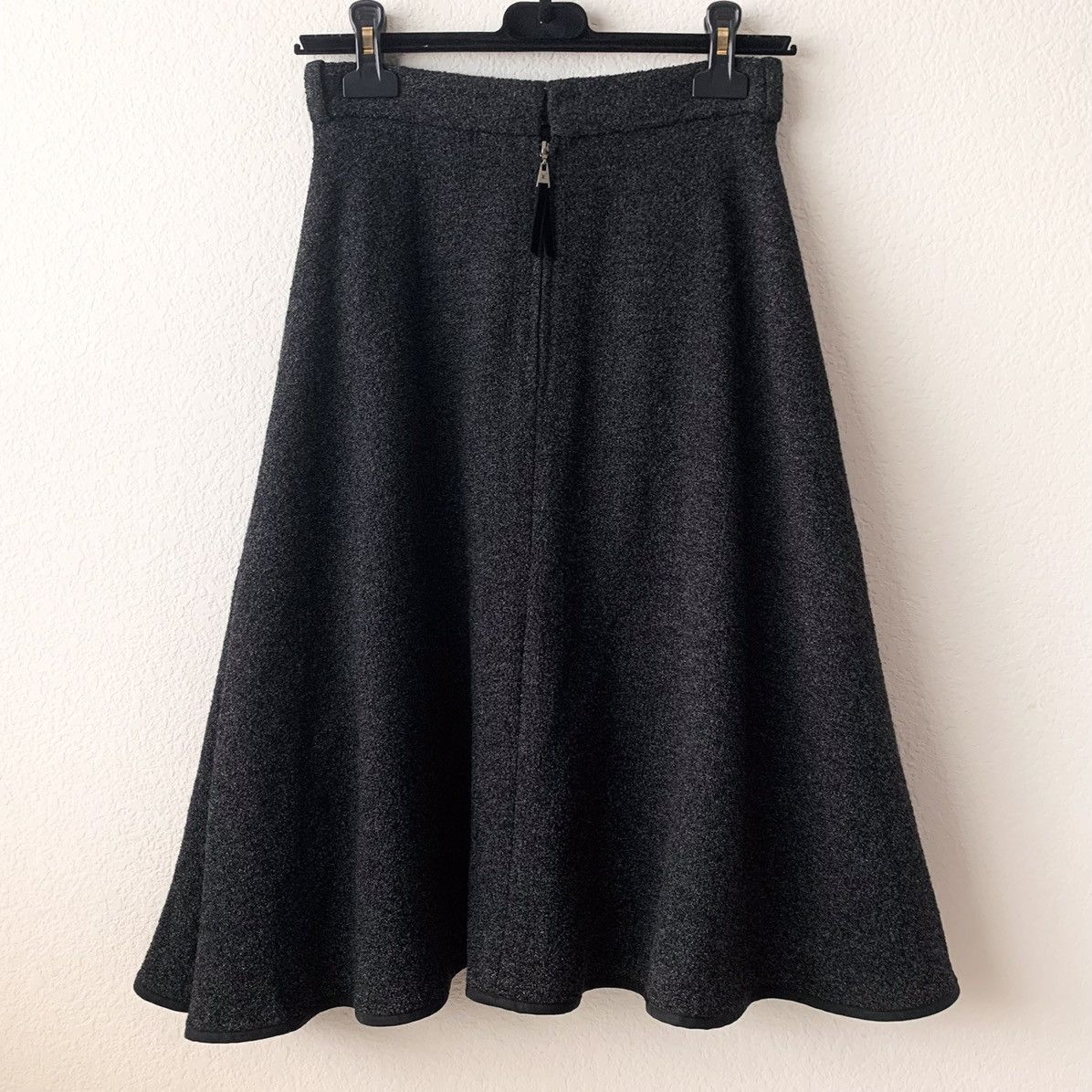 Louis Vuitton Louis Vuitton wool blend flare skirt Size 27" / US 4 / IT 40 - 20 Thumbnail