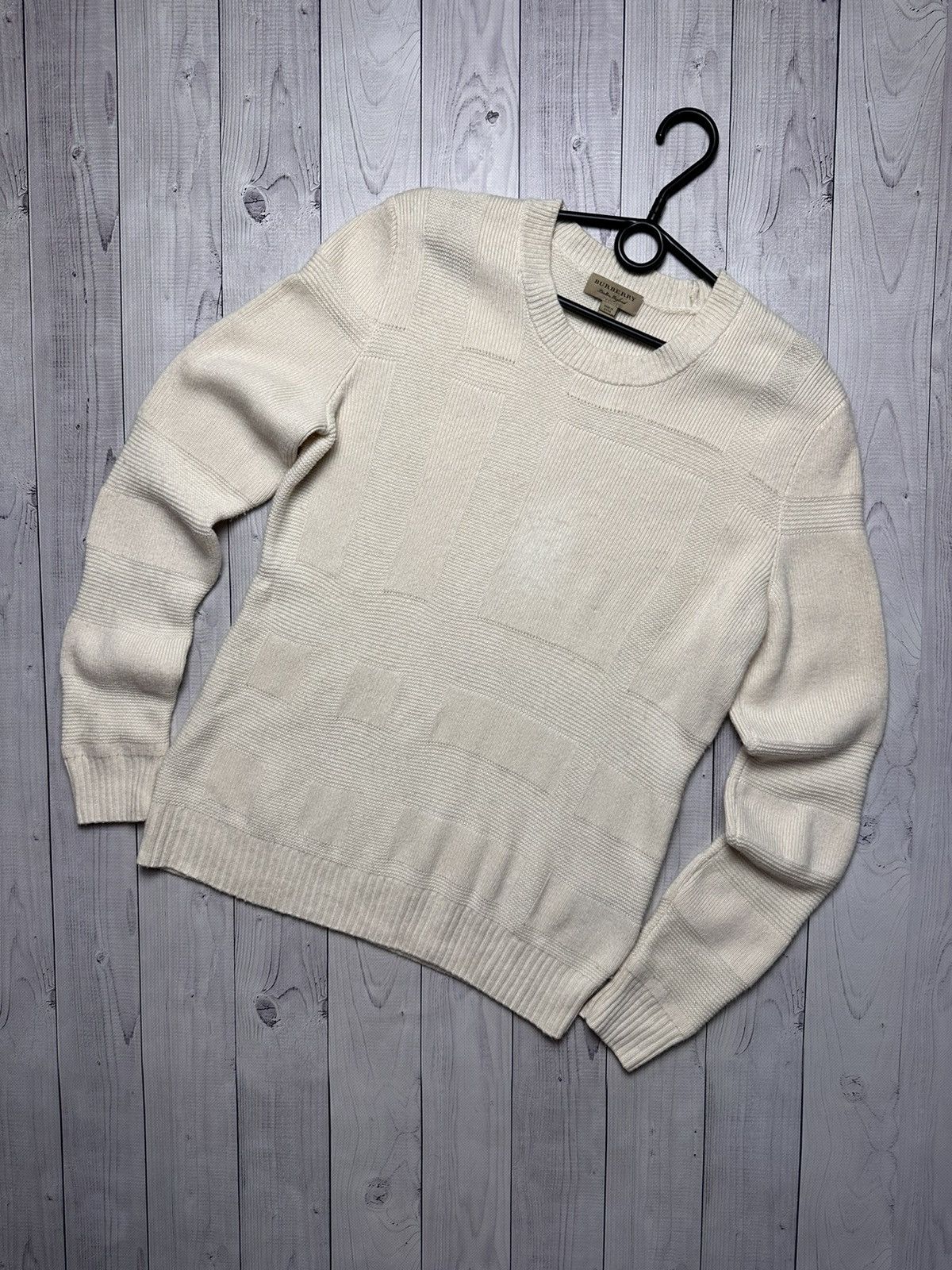 Burberry sweater men’s size M beige