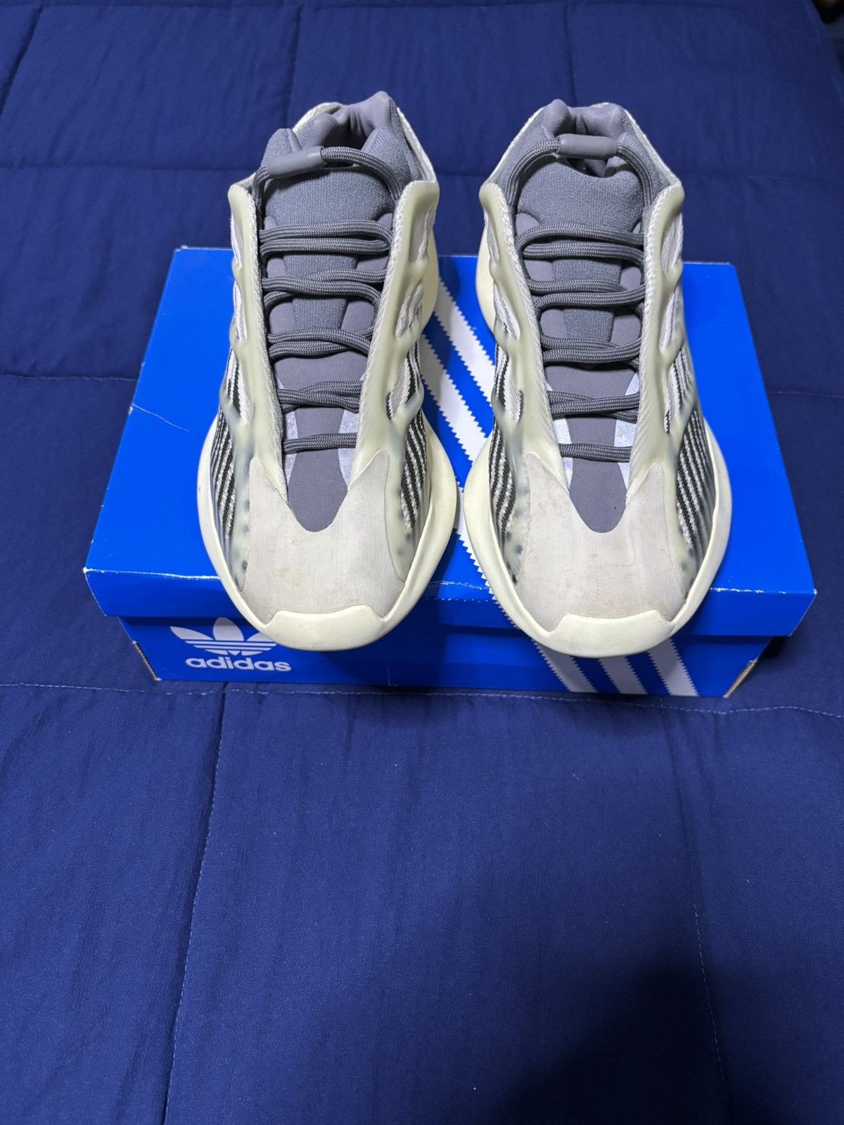 Adidas Adidas Yeezy 700 V3 Fade Salt 2022 Size 9.5 Size US 9.5 / EU 42-43 - 2 Thumbnail