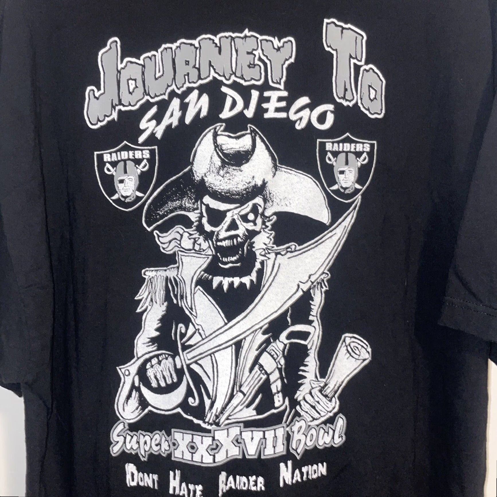 Vintage VINTAGE Oakland Raiders Journey to San Diego T Shirt Black 2XL Super Bowl XXXVII Men Short Sleeve 90s NFL Size US XXL / EU 58 / 5 - 2 Thumbnail