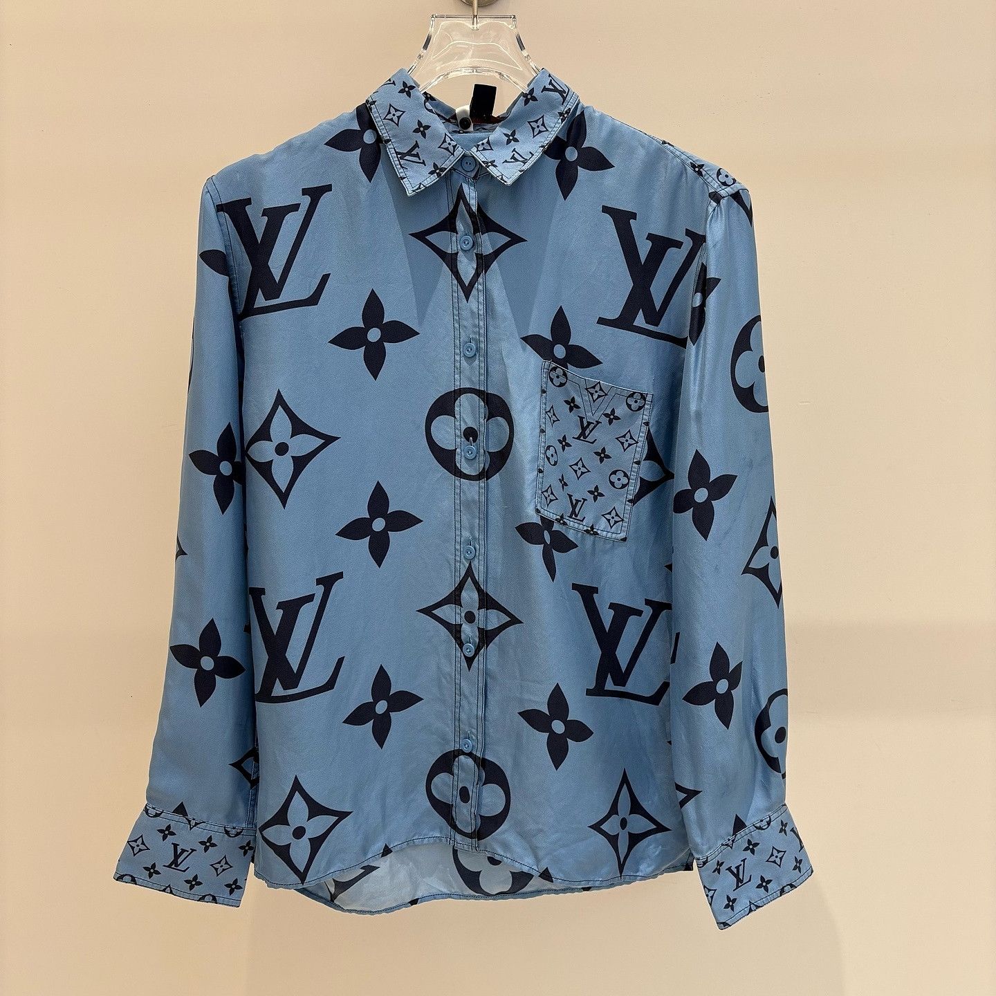 Louis Vuitton Louis Vuitton Monogram Silk Button Up Shirt Size 36 Size XS / US 0-2 / IT 36-38 - 1 Thumbnail