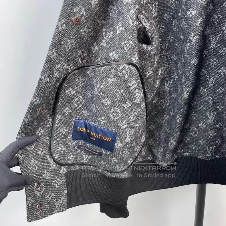 Louis Vuitton Louis Vuitton Black and grey lined presbyopic jacket Size US M / EU 48-50 / 2 - 3 Thumbnail