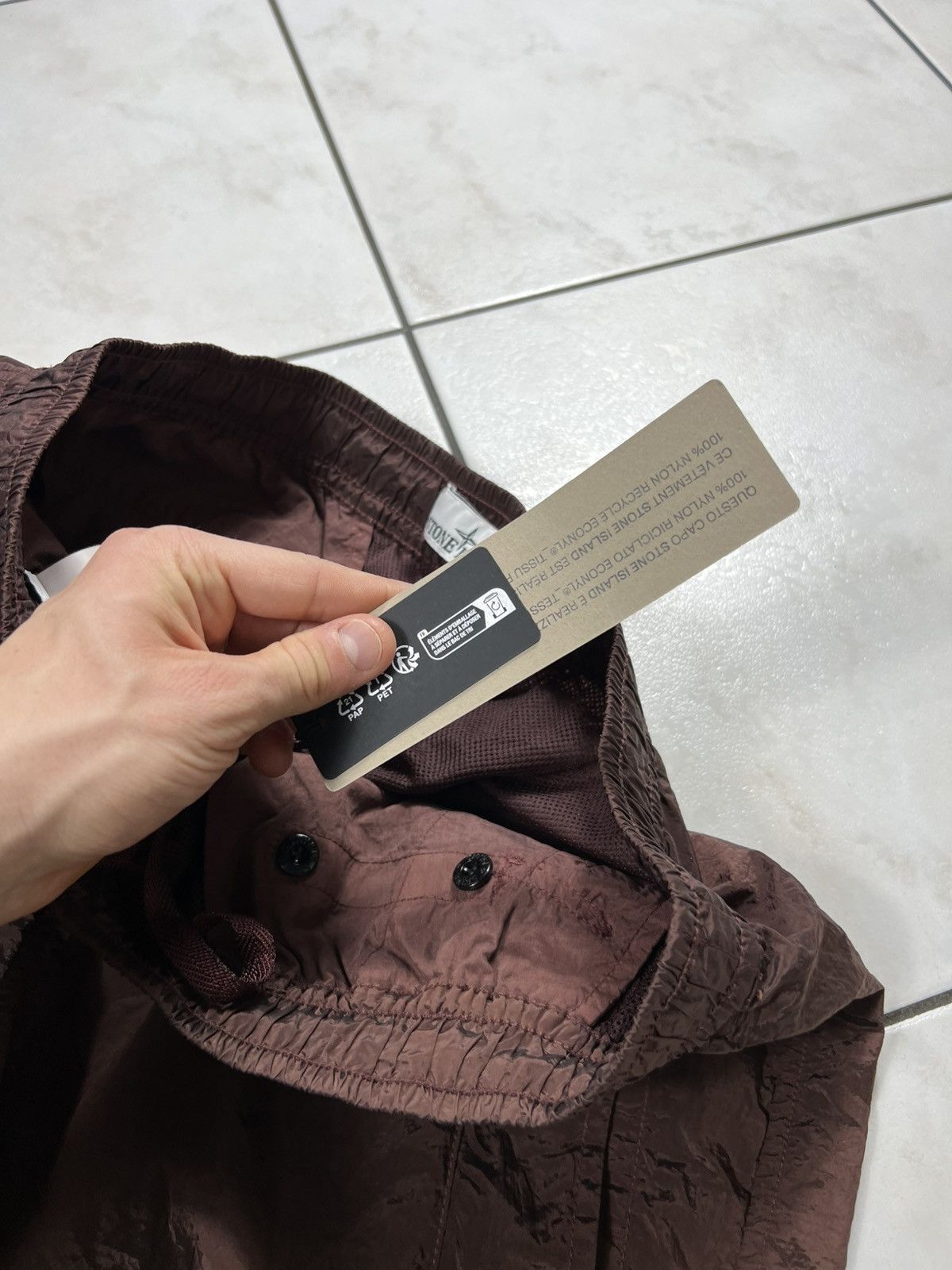 Stone Island Stone Island shiny nylon metal sweatpants burgundy baggy Size US 32 / EU 48 - 20 Thumbnail