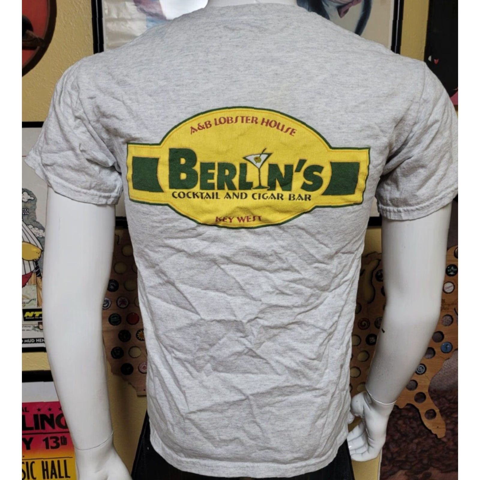 Gildan Berlin's Cocktail & Cigar Bar Key West FL T Shirt Small Pocket Speakeasy Dive Size US S / EU 44-46 / 1 - 3 Thumbnail