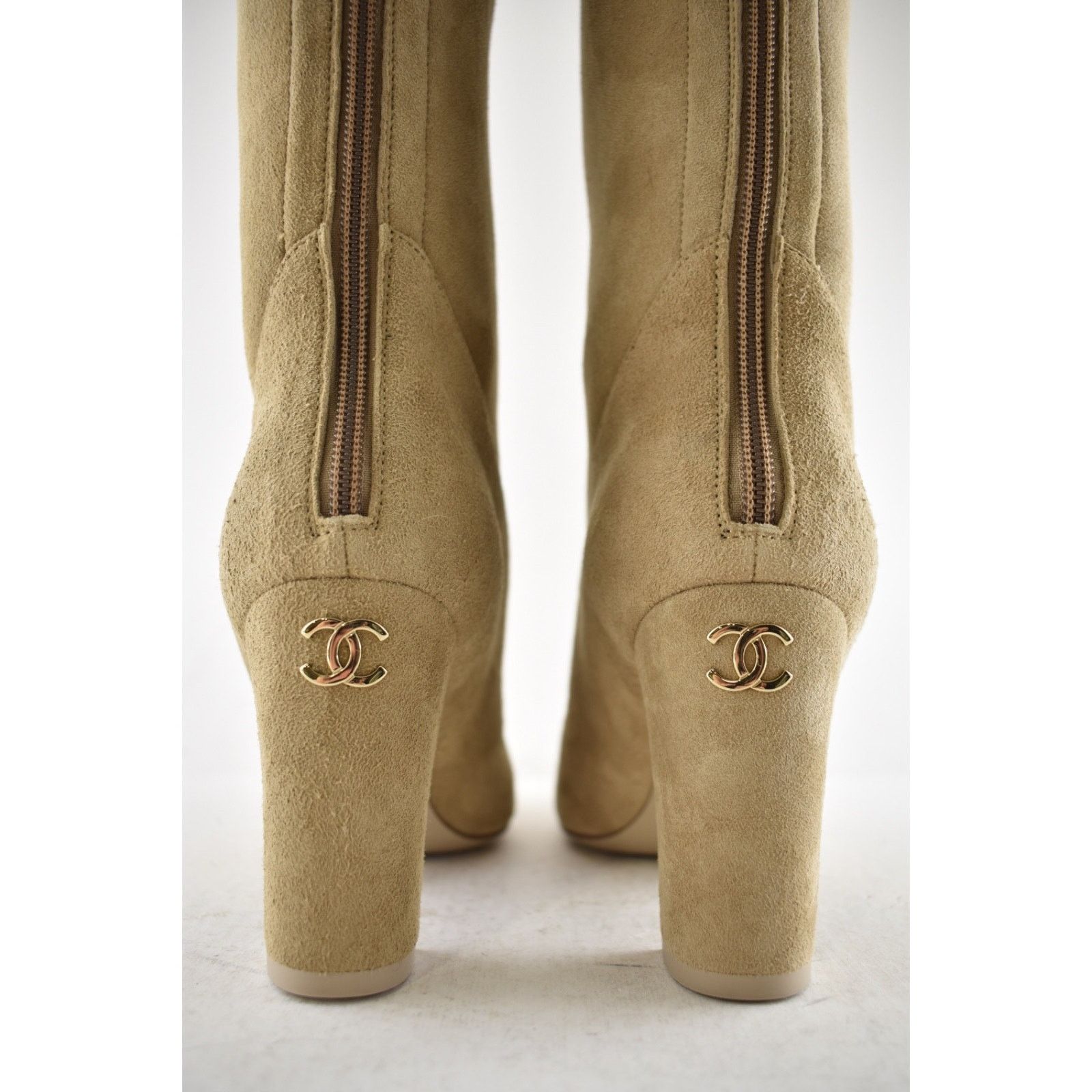 Chanel Chanel 24K Beige Suede Shearling Fur CC Logo Boots 37 Size US 6 / IT 36 - 22 Thumbnail