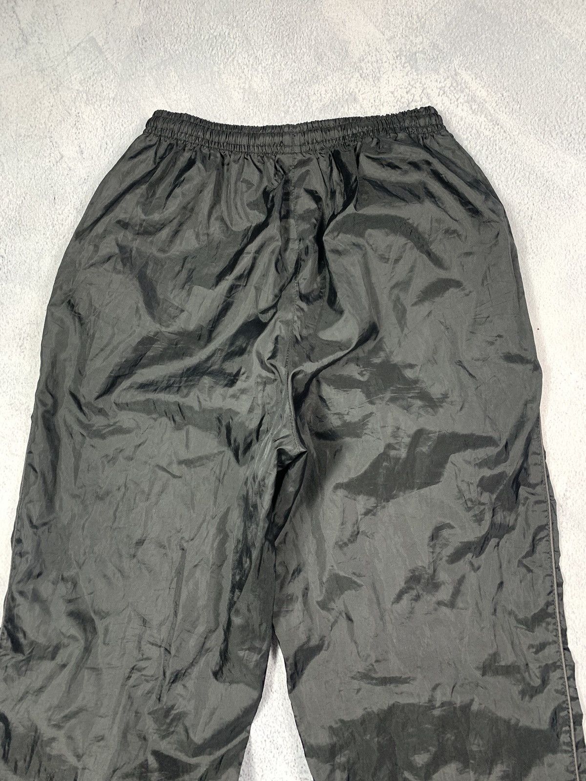 Umbro × Vintage Vintage Y2K Umbro nylon track pants streetwear style size XS Size US 26 / EU 42 - 7 Thumbnail
