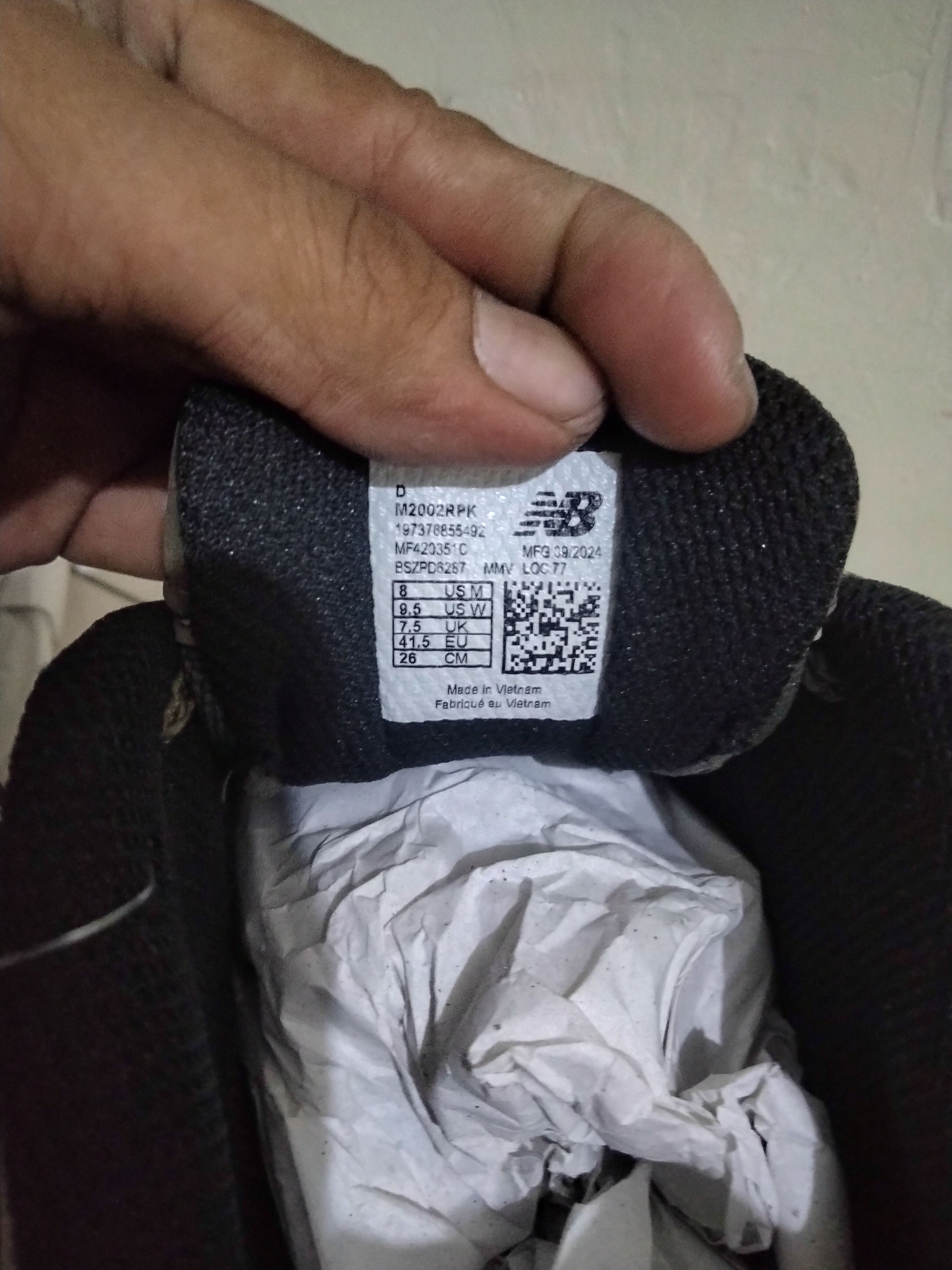 New Balance NEW BALANCE 2002R Size US 8 / EU 41 - 2 Thumbnail