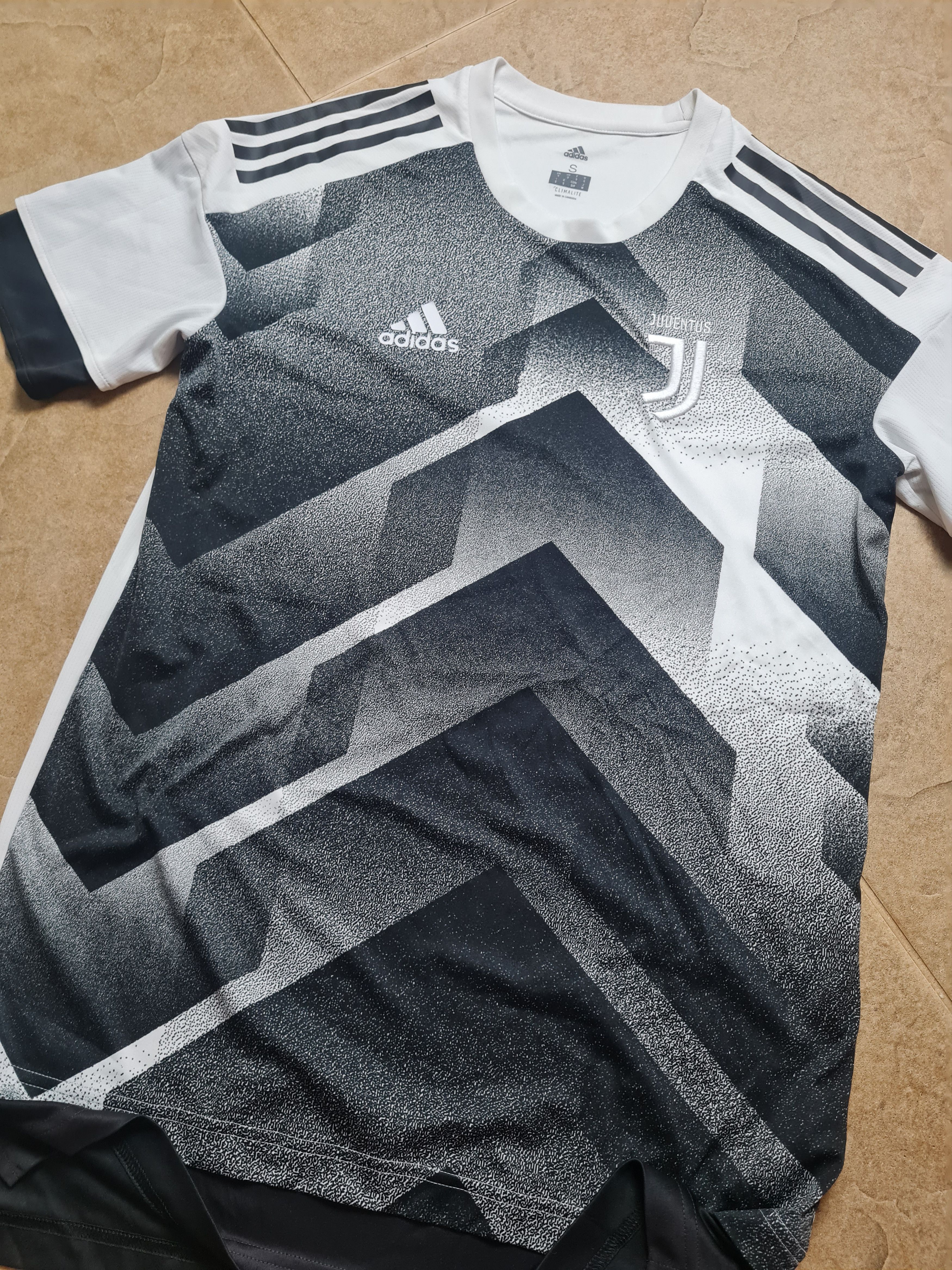 Adidas Football Jersey Adidas Juventus Soccer Shirt Vintage Size US S / EU 44-46 / 1 - 5 Thumbnail
