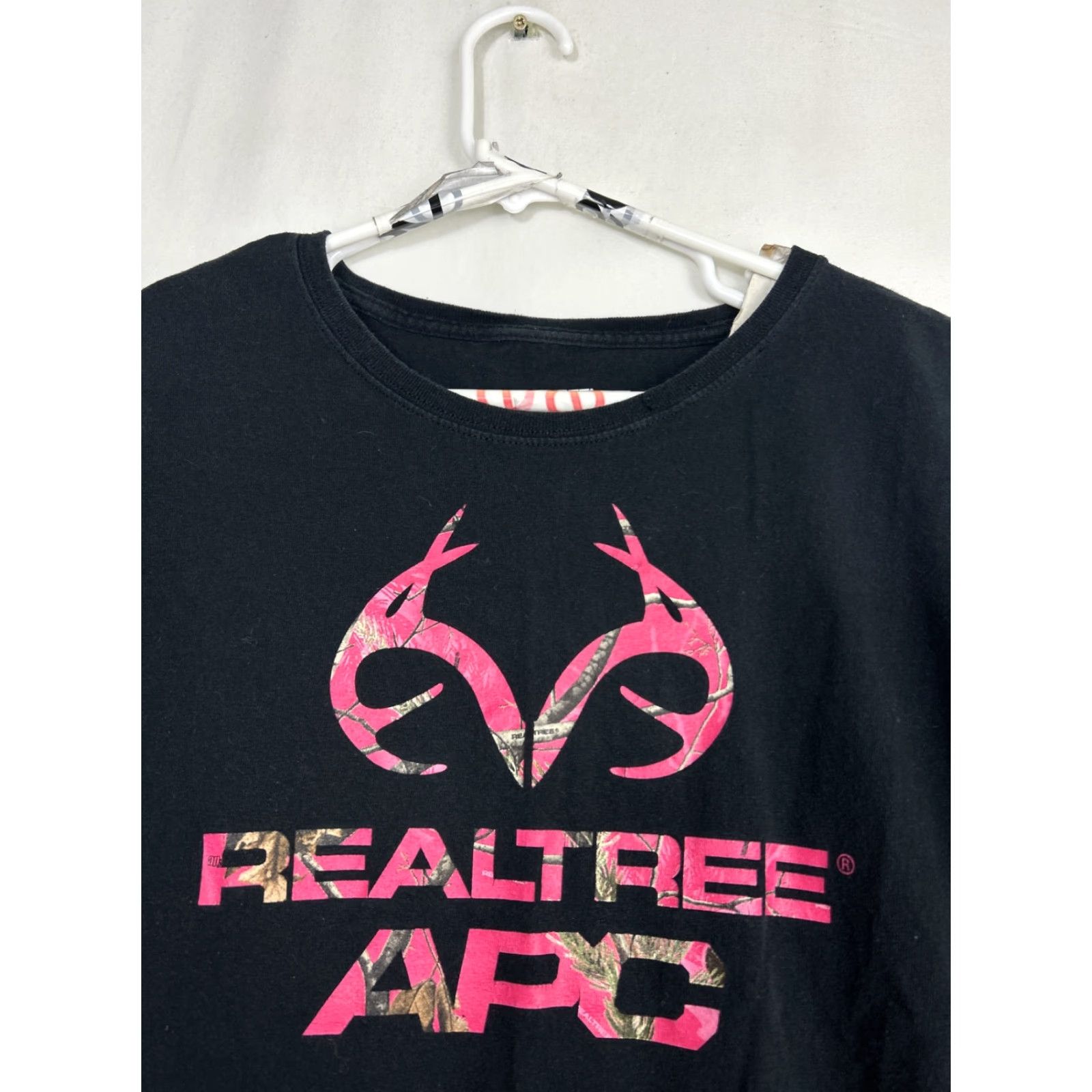 Realtree Realtree Black Pink APC Camouflage Short Sleeve Shirt Womens 2XL Crew Neck Pullover 100% Cotton Camouflage Logo Basic Outdoor Shirts Womens 2XL Size XXL / US 16-18 / IT 52-54 - 3 Thumbnail