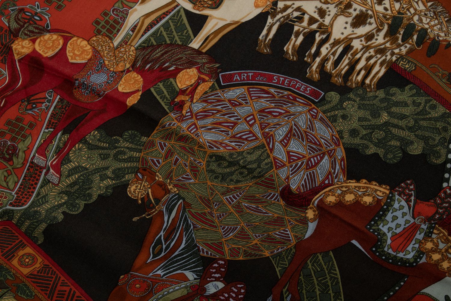 Hermes Hermes, Art des Steppes cashmere scarf in red Size ONE SIZE - 9 Thumbnail