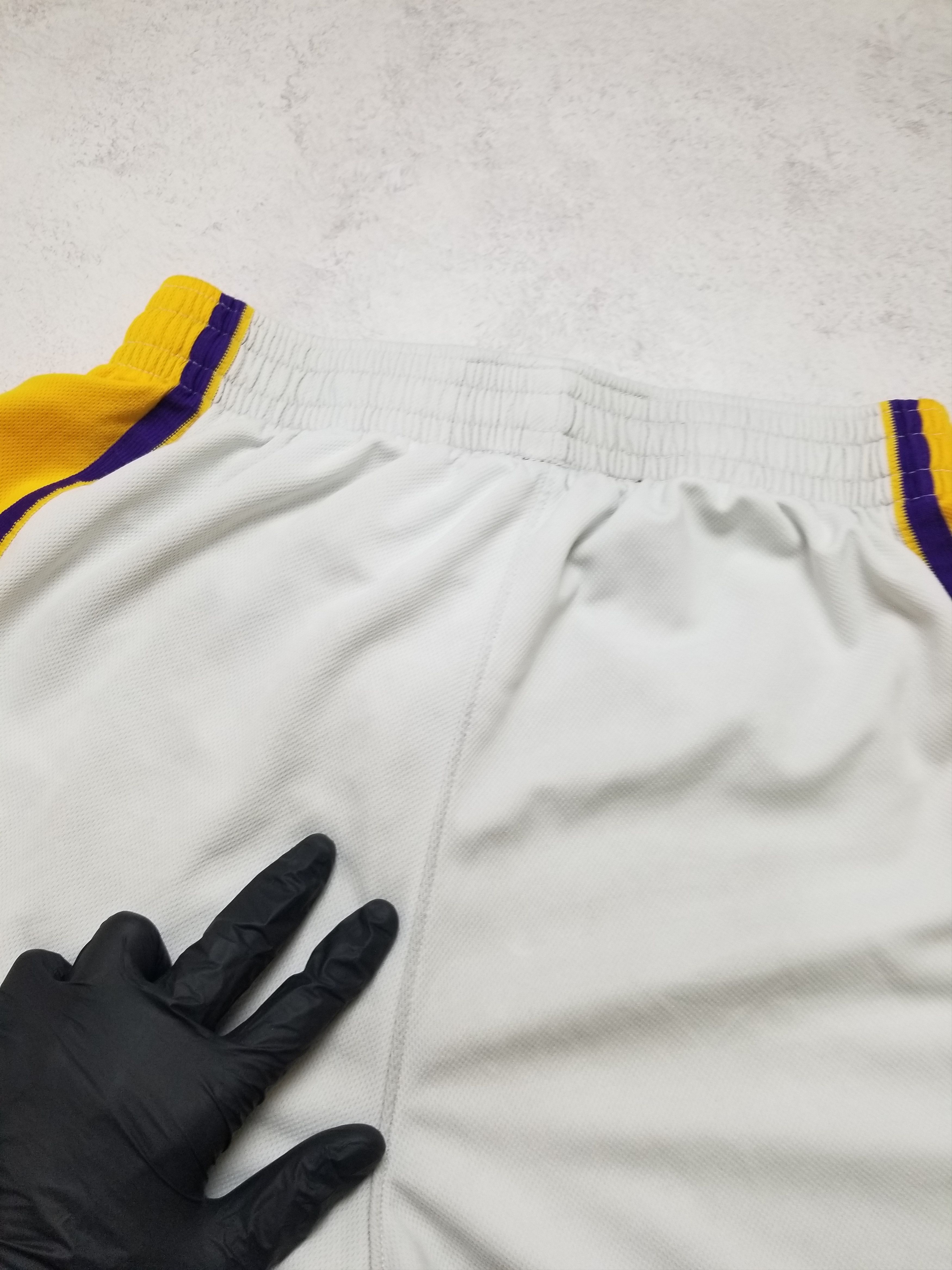 Adidas Adidas 2013 Los Angeles Lakers NBA Shorts Men's Size M Size US 34 / EU 50 - 14 Thumbnail
