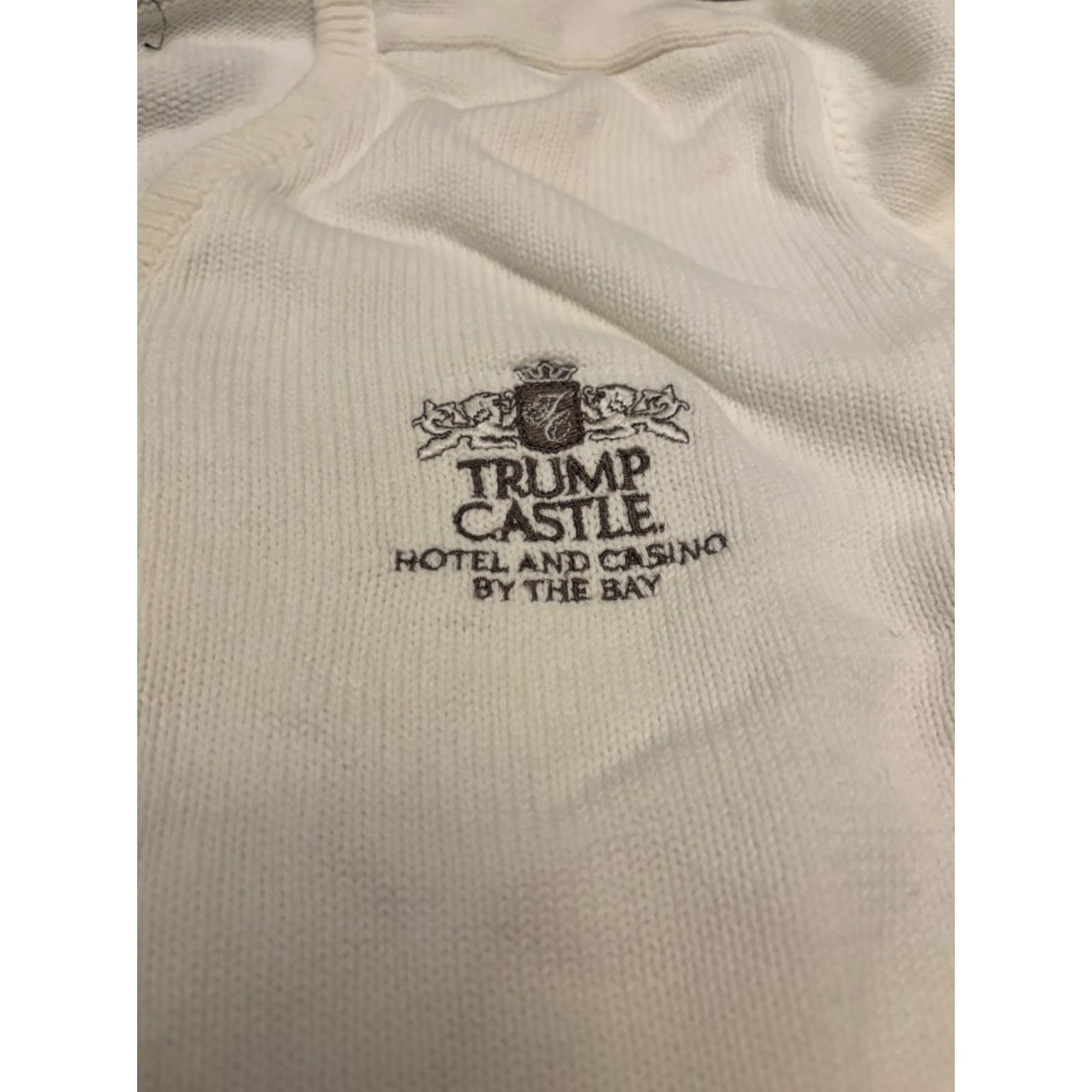 Jerzees VINTAGE Trump Castle Casino Pullover Sweatshirt Sweater Mens Large Beige 90s JERZEES Knit Crew Neck Size US L / EU 52-54 / 3 - 2 Thumbnail