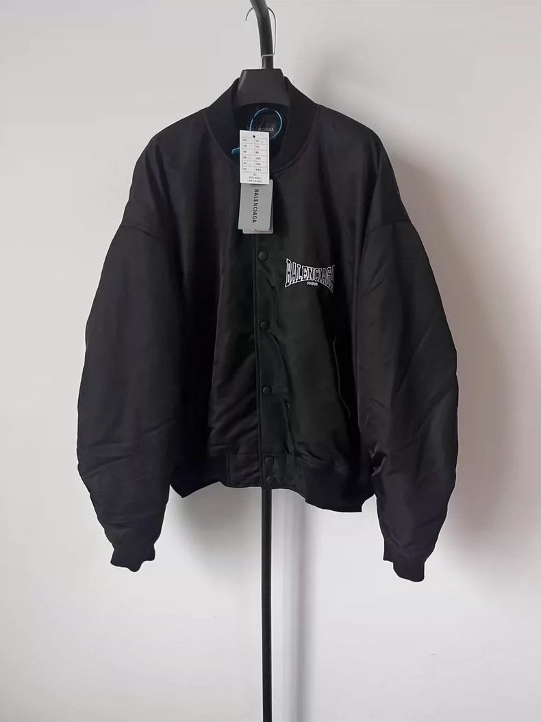 Balenciaga Balenciaga Solid monogrammed embroidered baseball collar d Size US S / EU 44-46 / 1 - 1 Thumbnail