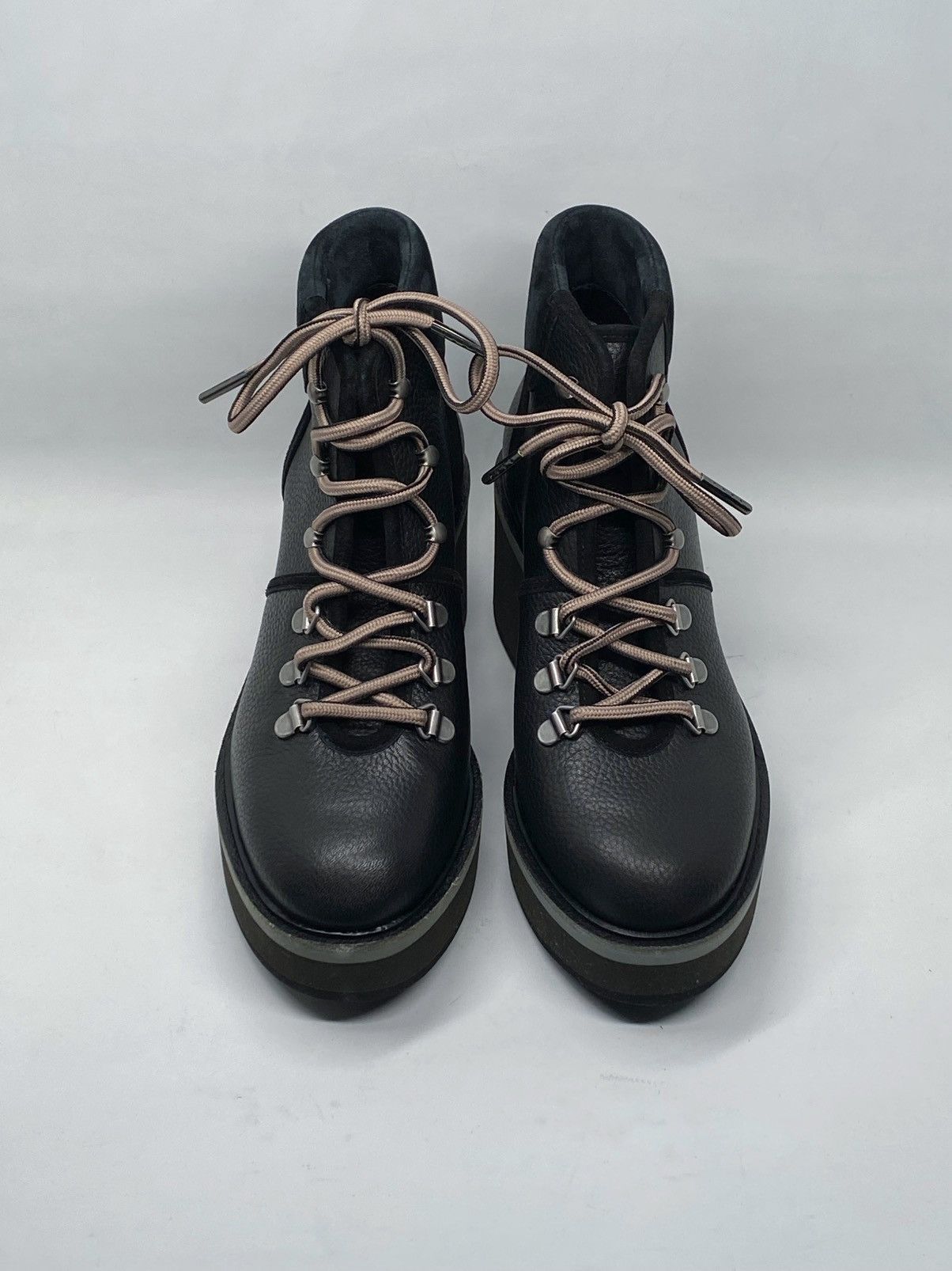 Robert Clergerie Clergerie Lace Up Leather booties size 37 Size US 7 / IT 37 - 2 Thumbnail