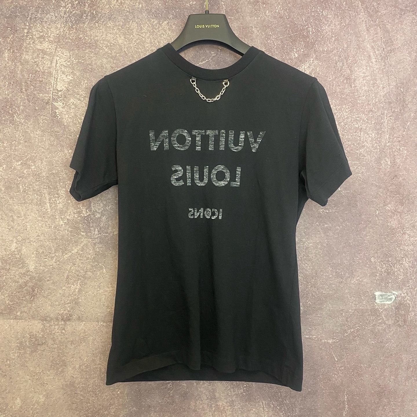Louis Vuitton Louis Vuitton Chain Logo T-Shirt Size XS Size XS / US 0-2 / IT 36-38 - 1 Thumbnail
