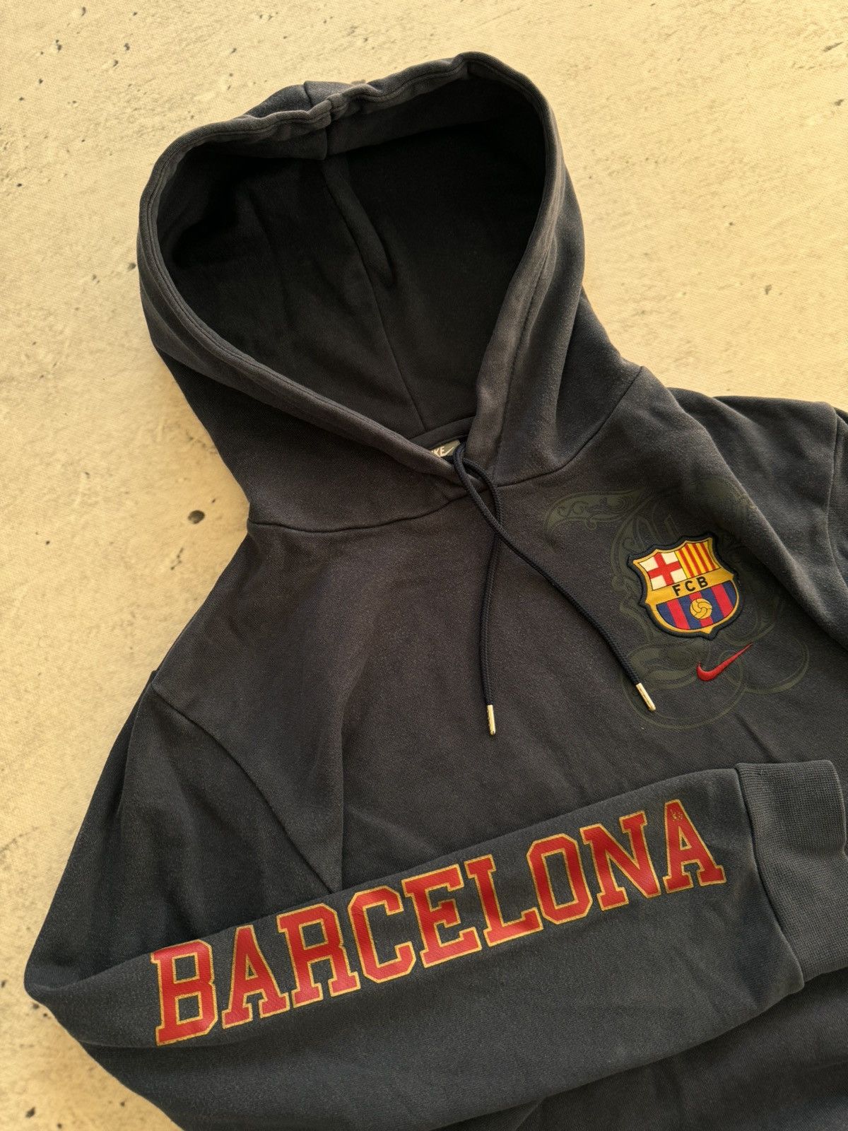 Nike × Vintage NIKE x FCB VINTAGE CENTER LOGO OVERSIZE BOXY HOODIE Size US S / EU 44-46 / 1 - 5 Thumbnail