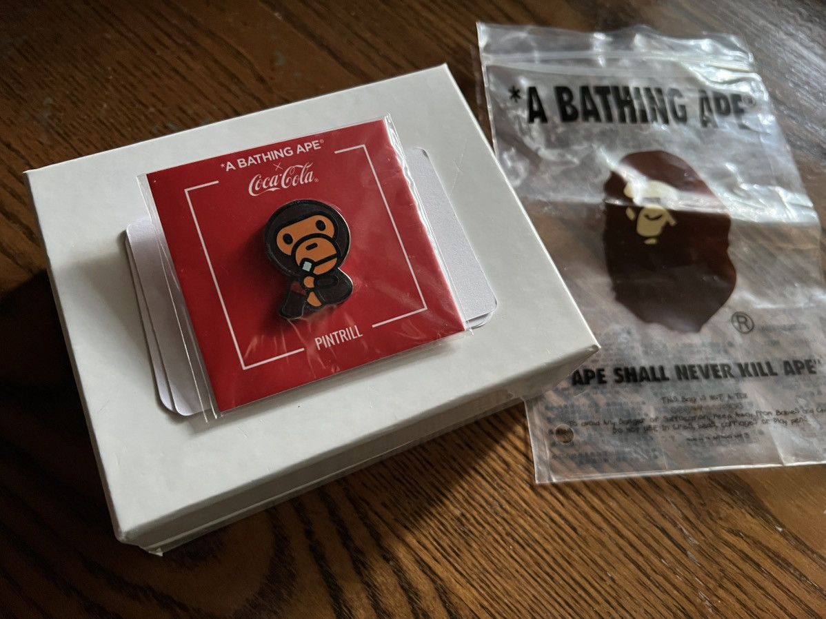 Bape Bape / Coca Cola Baby Milo Pin Size ONE SIZE - 1 Thumbnail