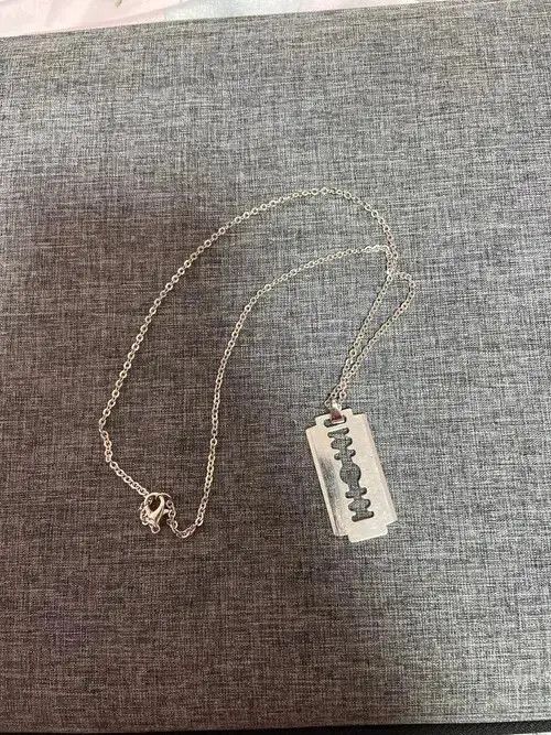 Jewelry Razor Blade Pendant Necklace Size ONE SIZE - 4 Thumbnail