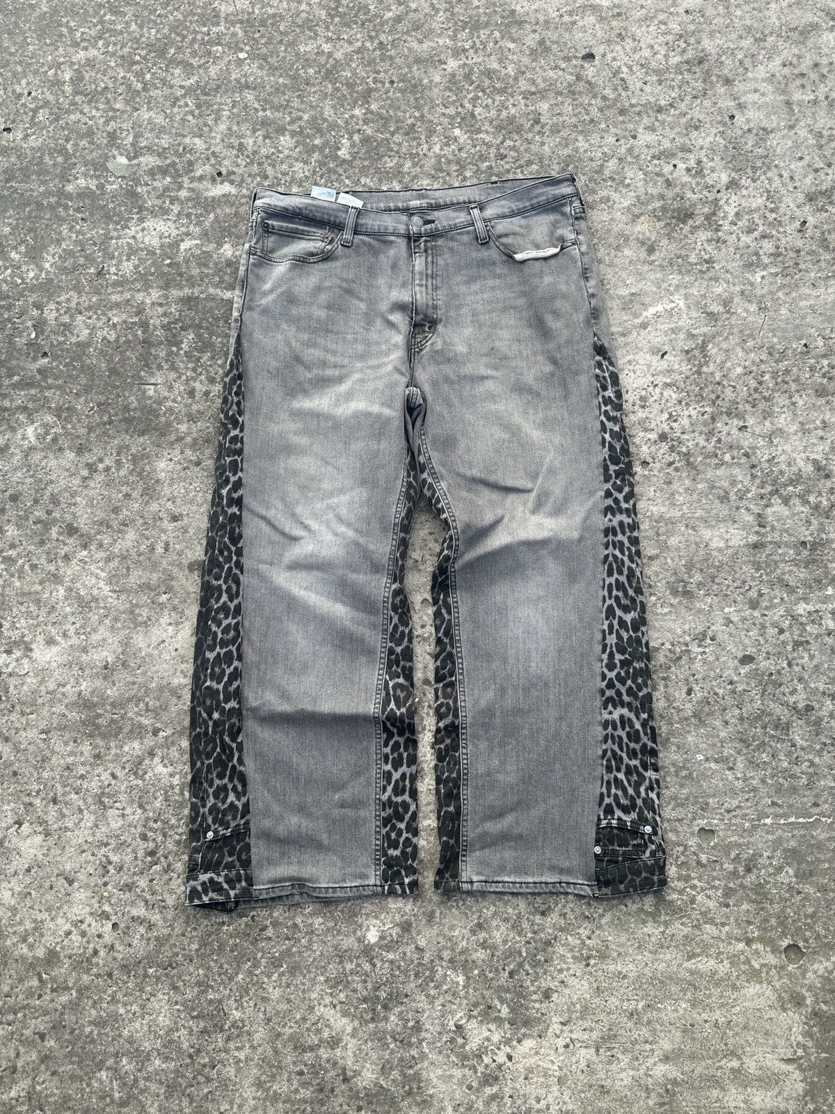 Levi's Y2K Vintage Levi’s Custom Leopard Super Baggy Style USA XXL Size US 37 - 1 Thumbnail