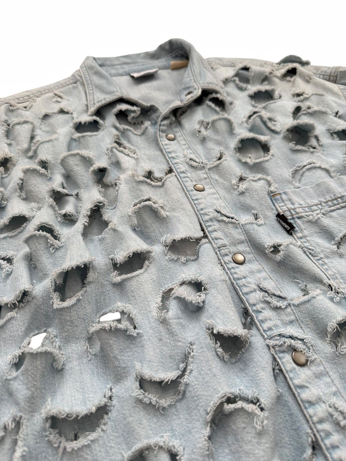Vetements X Levi’s Shred Thrashed Cutout Denim Shirt Size US M / EU 48-50 / 2 - 4 Thumbnail