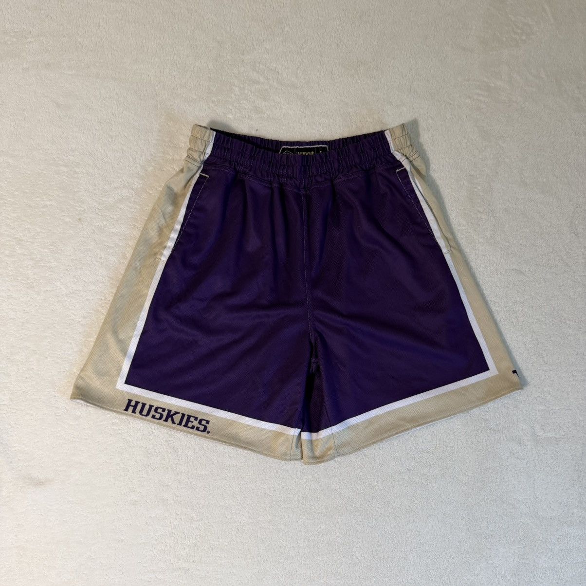 NCAA y2k Washington Huskies Basketball Shorts Size US 34 / EU 50 - 1 Thumbnail