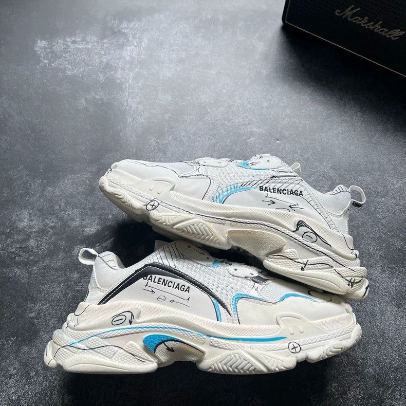 Balenciaga balenciaga triple s graffiti sneakers size 43-2507 Size US 10 / EU 43 - 4 Thumbnail
