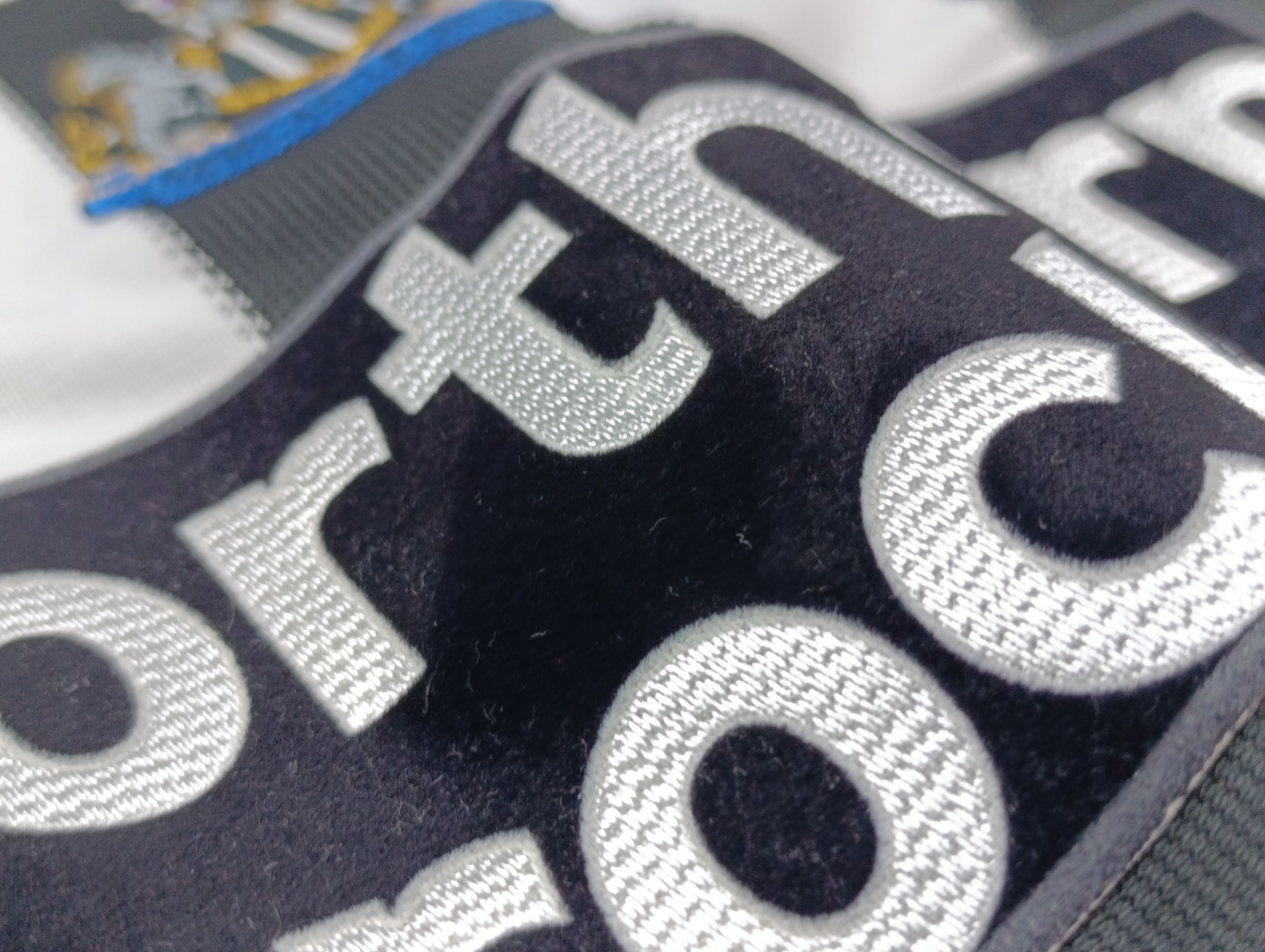 Adidas 2009-10 NEWCASTLE ADIDAS HOME SHIRT JERSEY SIZE 2XL Size US XXL / EU 58 / 5 - 8 Thumbnail