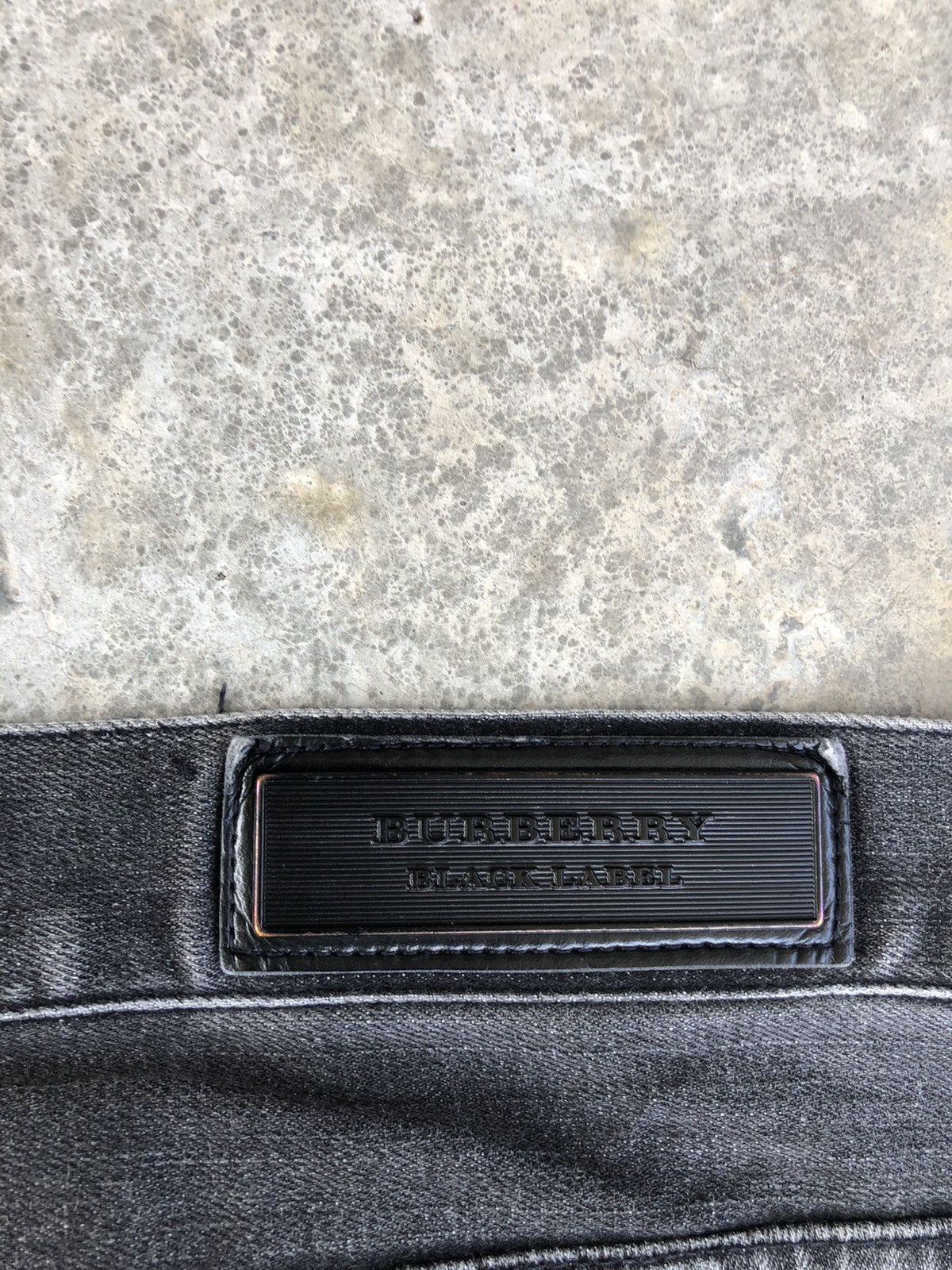 Black Label Burberry Slim Fit Distressed Jeans Size US 33 - 22 Thumbnail