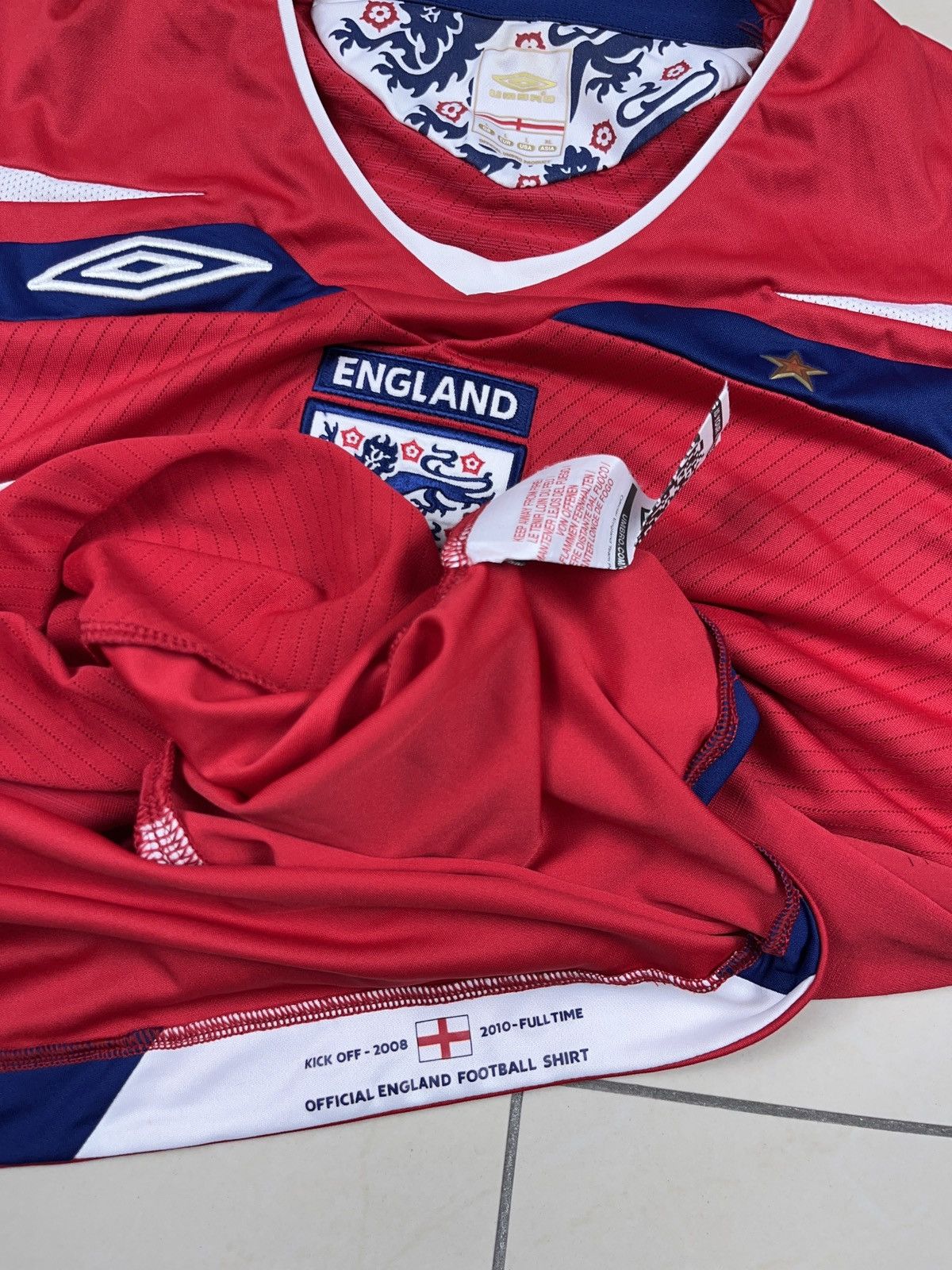 Umbro × Vintage ➕ umbro England 2008/2010 red soccer jersey center logo Size US L / EU 52-54 / 3 - 4 Thumbnail