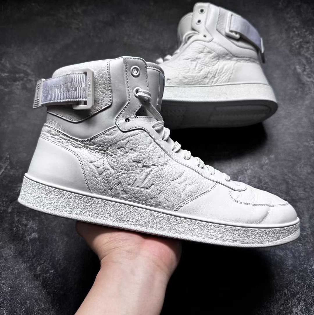 Louis Vuitton Louis Vuitton Gold Hitop Sneakers 42.5 Men Size US 9.5 / EU 42-43 - 1 Thumbnail