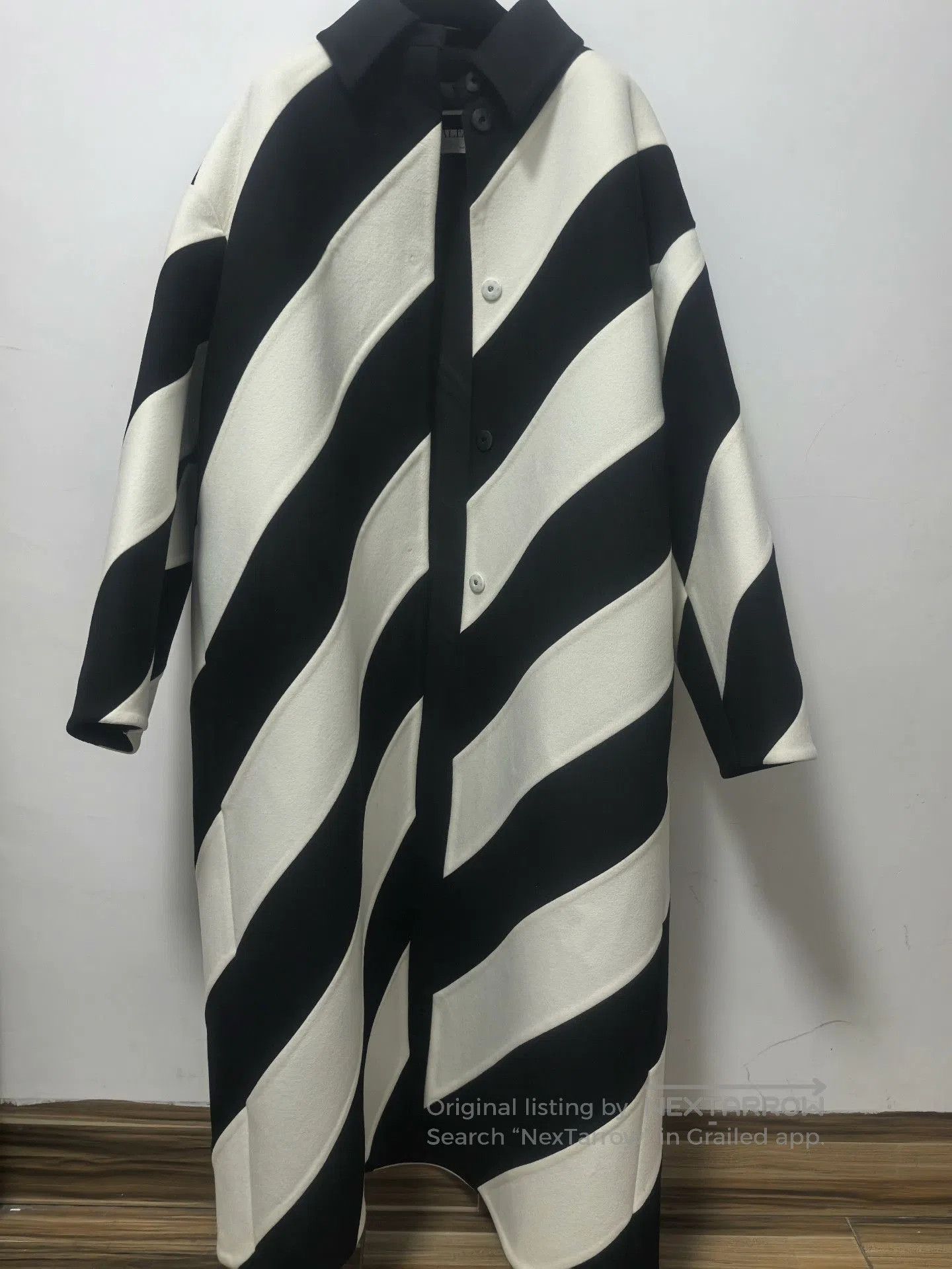 Valentino Valentino FW23 Diagonal Stripe Coat. Size S / US 4 / IT 40 - 5 Thumbnail