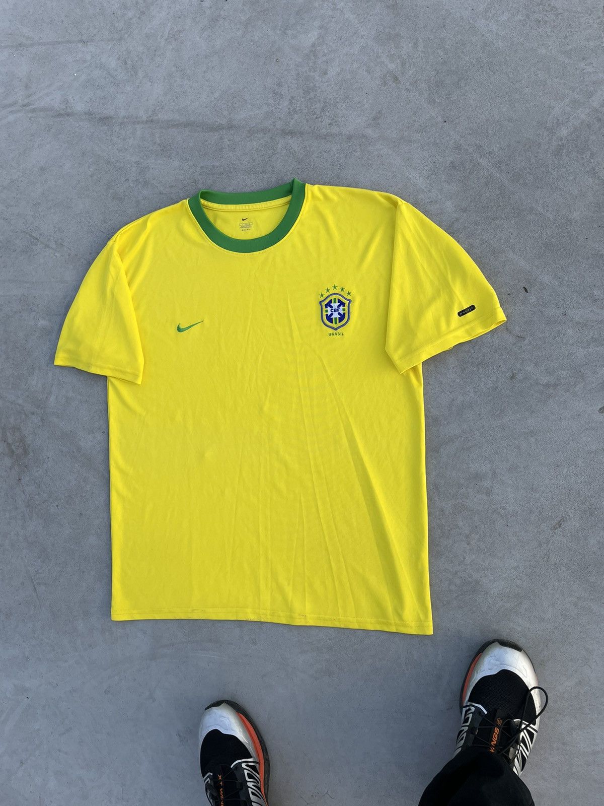 Vintage 2006 Football Shirt Nike Brazil Soccer Jersey Home Y2K Size US L / EU 52-54 / 3 - 6 Thumbnail