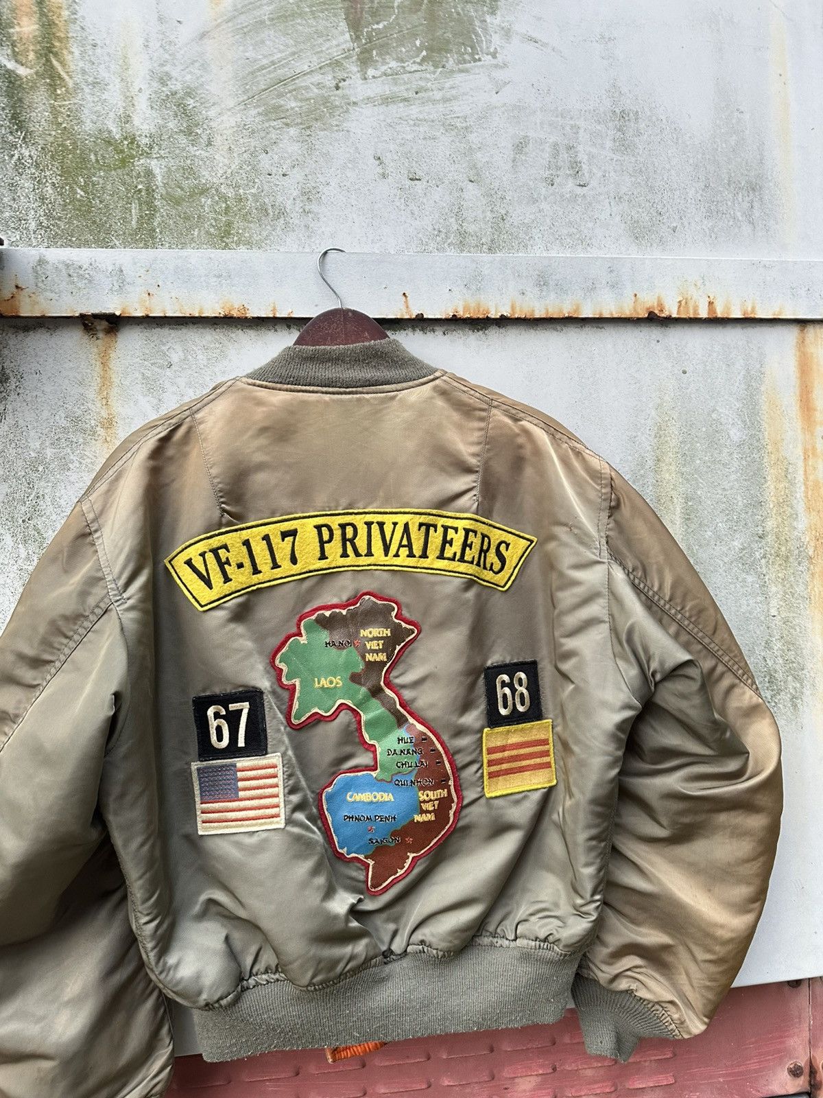 Avirex Vintage Faded MA-1 Avirex VF-117 Privateers Bomber Jacket Size US L / EU 52-54 / 3 - 11 Thumbnail