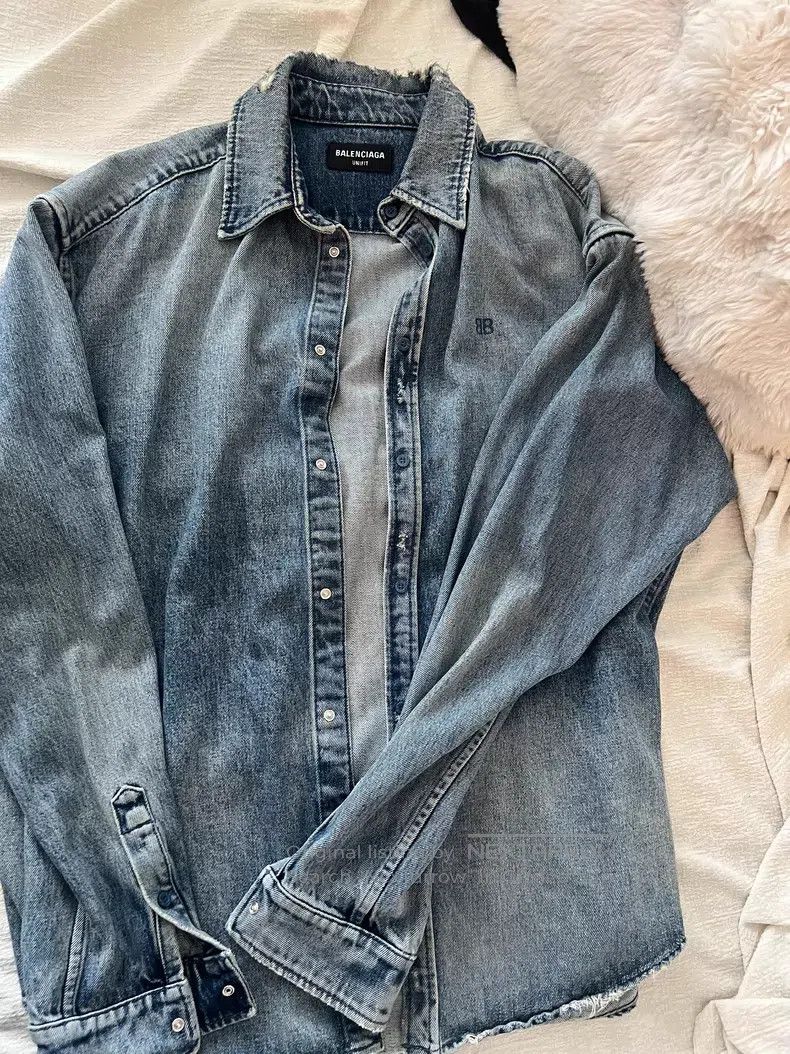 Balenciaga Balenciaga Embroidered Distressed Frayed Denim Shirt Size US S / EU 44-46 / 1 - 2 Thumbnail