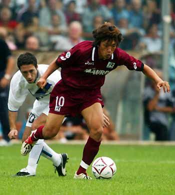 Asics Reggina Home 2002-03 Nakamura #10 Soccer Jersey Size US M / EU 48-50 / 2 - 12 Thumbnail