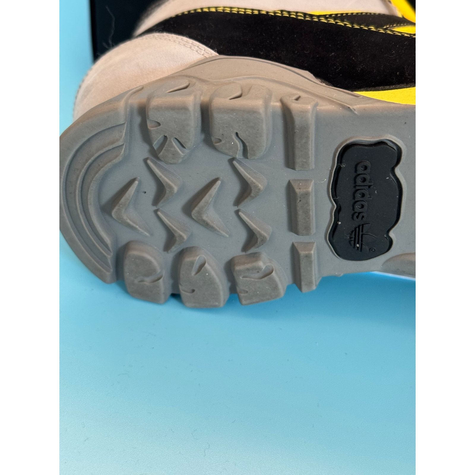Adidas 2017 adidas Originals Korsika Mid m8.5 w10 Size US 8.5 / EU 41-42 - 9 Thumbnail