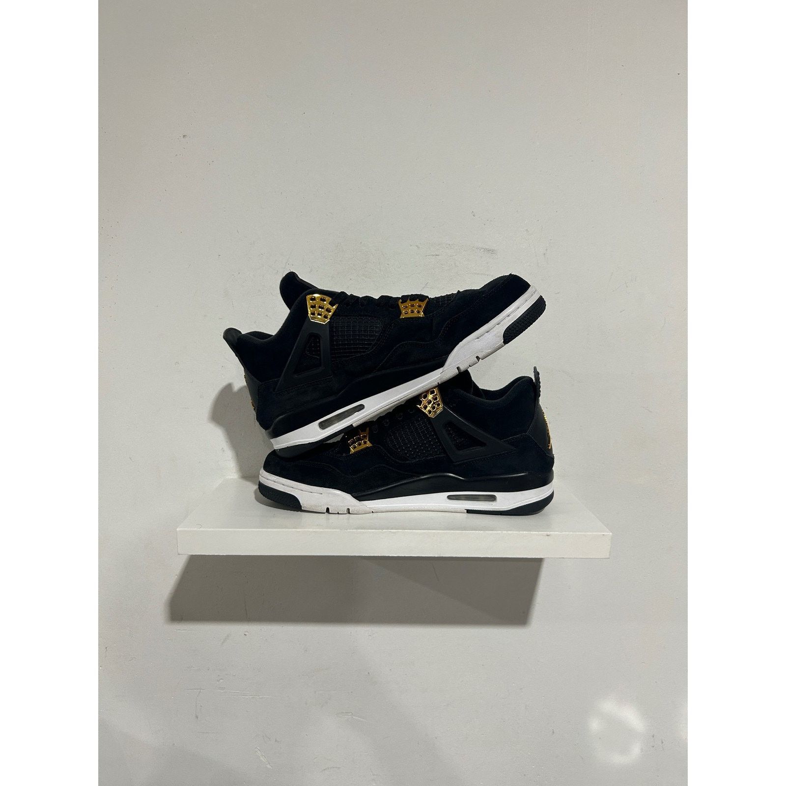 Nike JORDAN 4 RETRO ROYALTY SIZE 11 PREOWNED Size US 11 / EU 44 - 2 Thumbnail