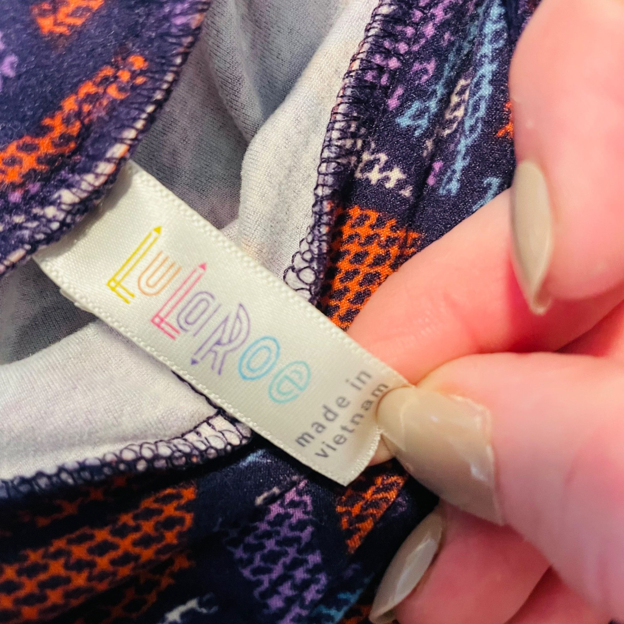 Other Lularoe Geometric Print Leggings One Size Polyester Spandex Size 28" / US 6 / IT 42 - 3 Thumbnail